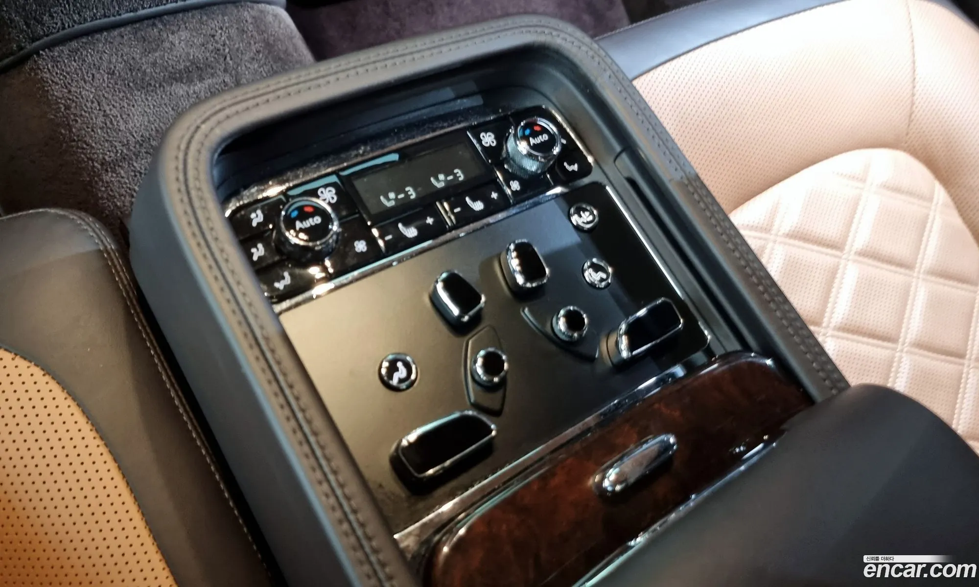Bentley Mulsanne 2016 SCBBE63Y4GC002439 — 13