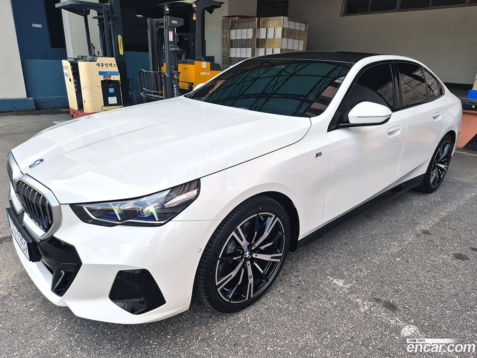 BMW 5 Series 2025 — 17
