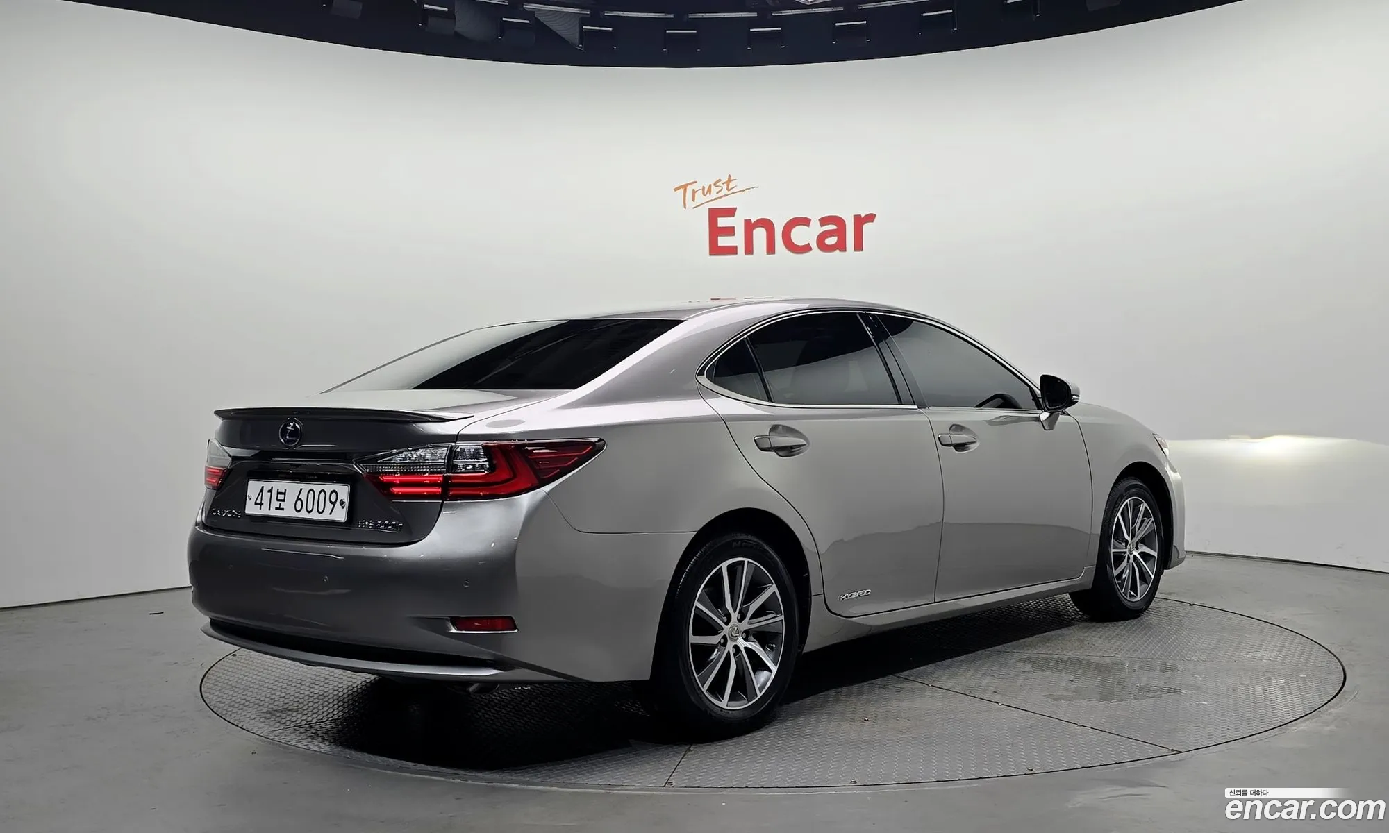Lexus ES300h 2018 JTHBW1GG4J2169510 — 15