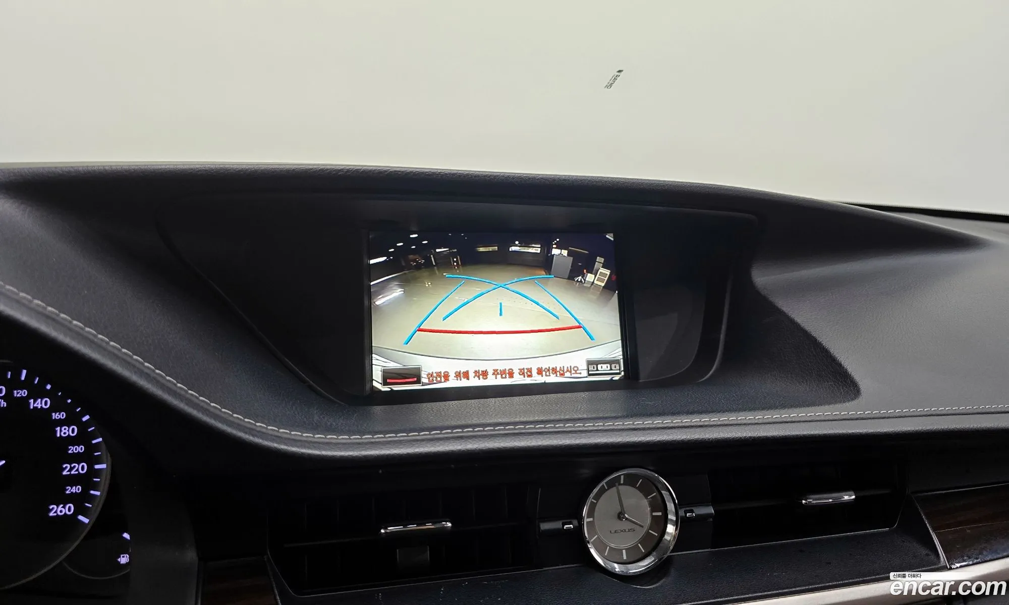 Lexus ES300h 2018 JTHBW1GG4J2169510 — 19