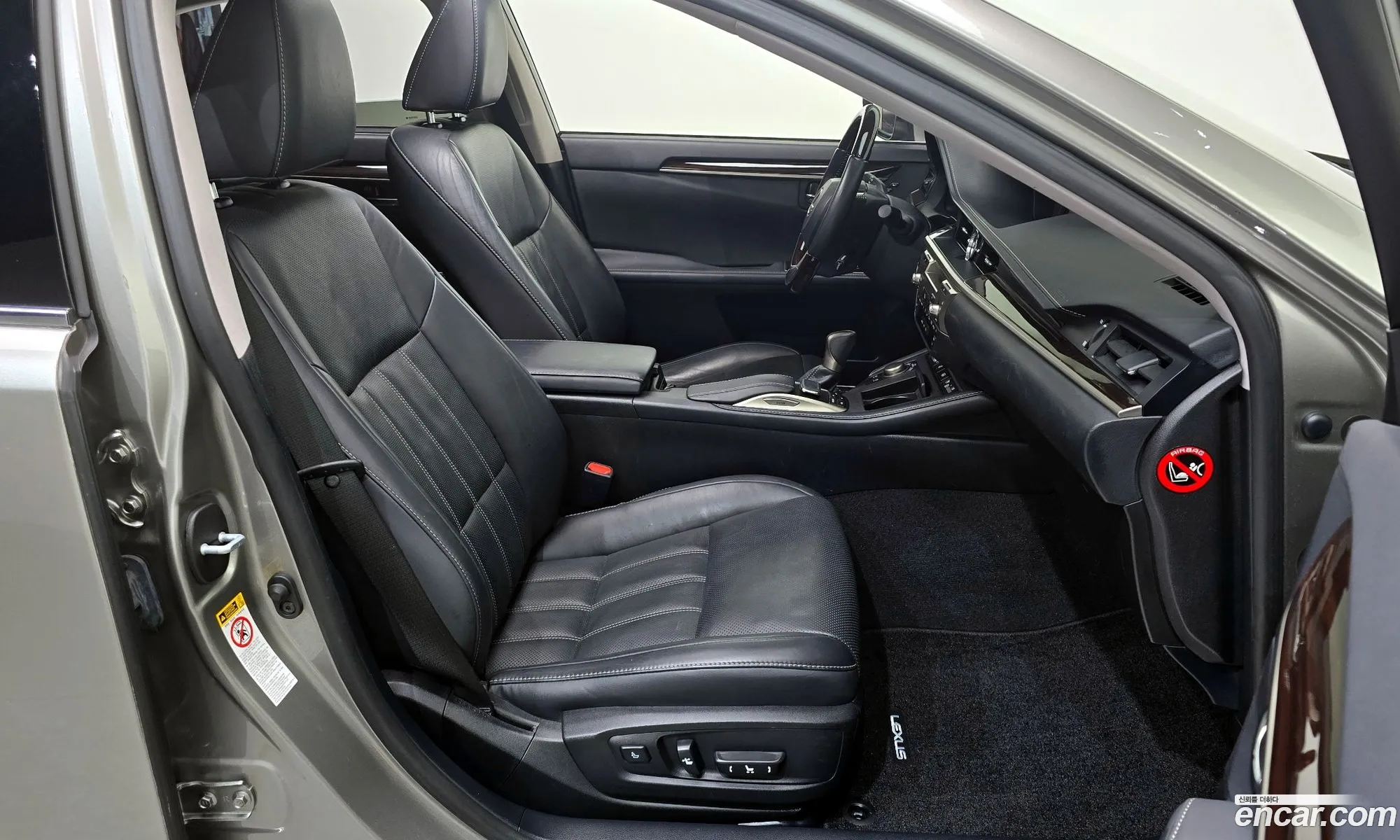 Lexus ES300h 2018 JTHBW1GG4J2169510 — 3
