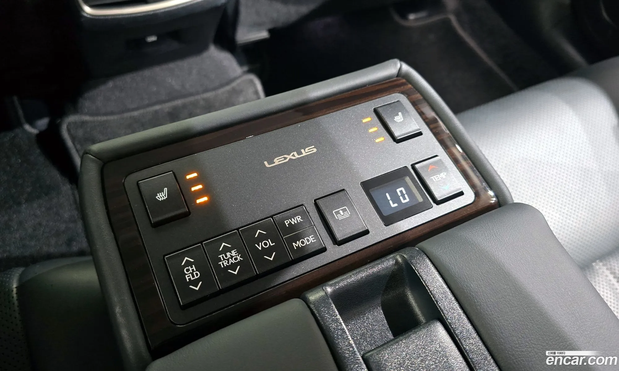 Lexus ES300h 2018 JTHBW1GG4J2169510 — 2