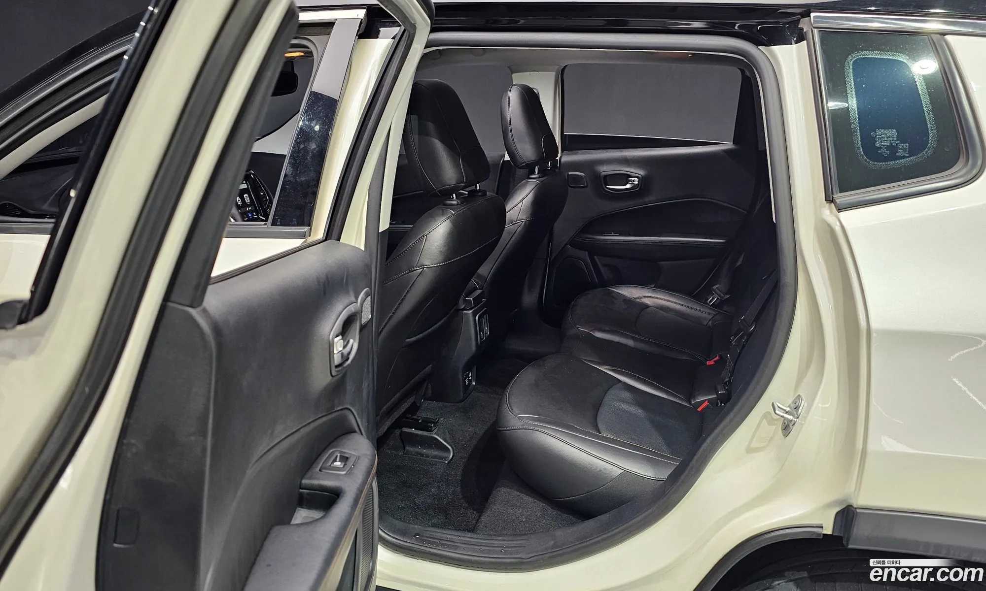 Jeep Compass 2019 3C4NJDCB2KT598234 — 19
