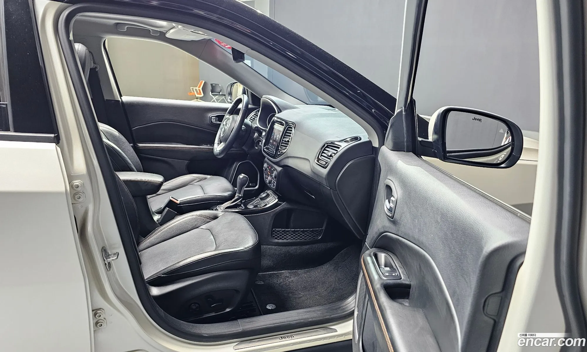 Jeep Compass 2019 3C4NJDCB2KT598234 — 16