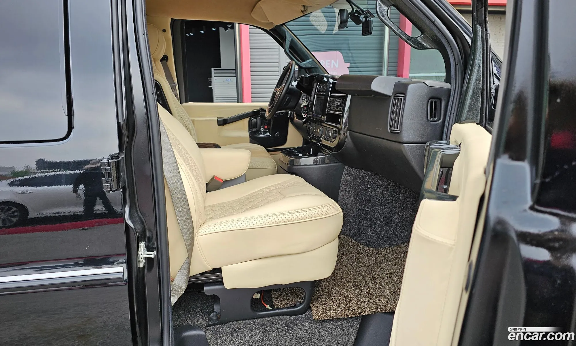 Chevrolet Express Van 2017 1GCWGBFG000000000 — 17