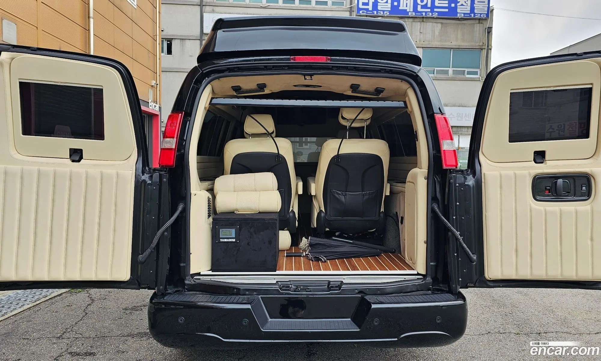 Chevrolet Express Van 2017 1GCWGBFG000000000 — 18