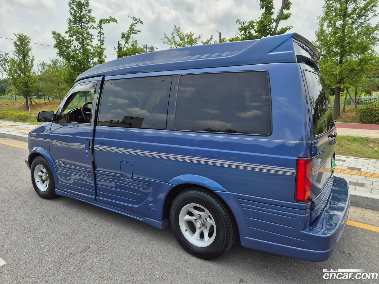 Chevrolet Astro Van