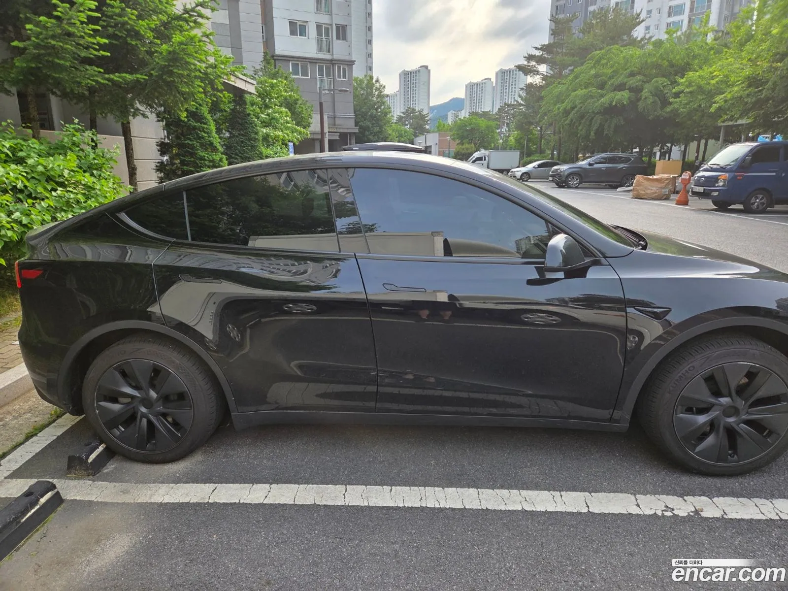 Tesla Model Y 2024 — 2