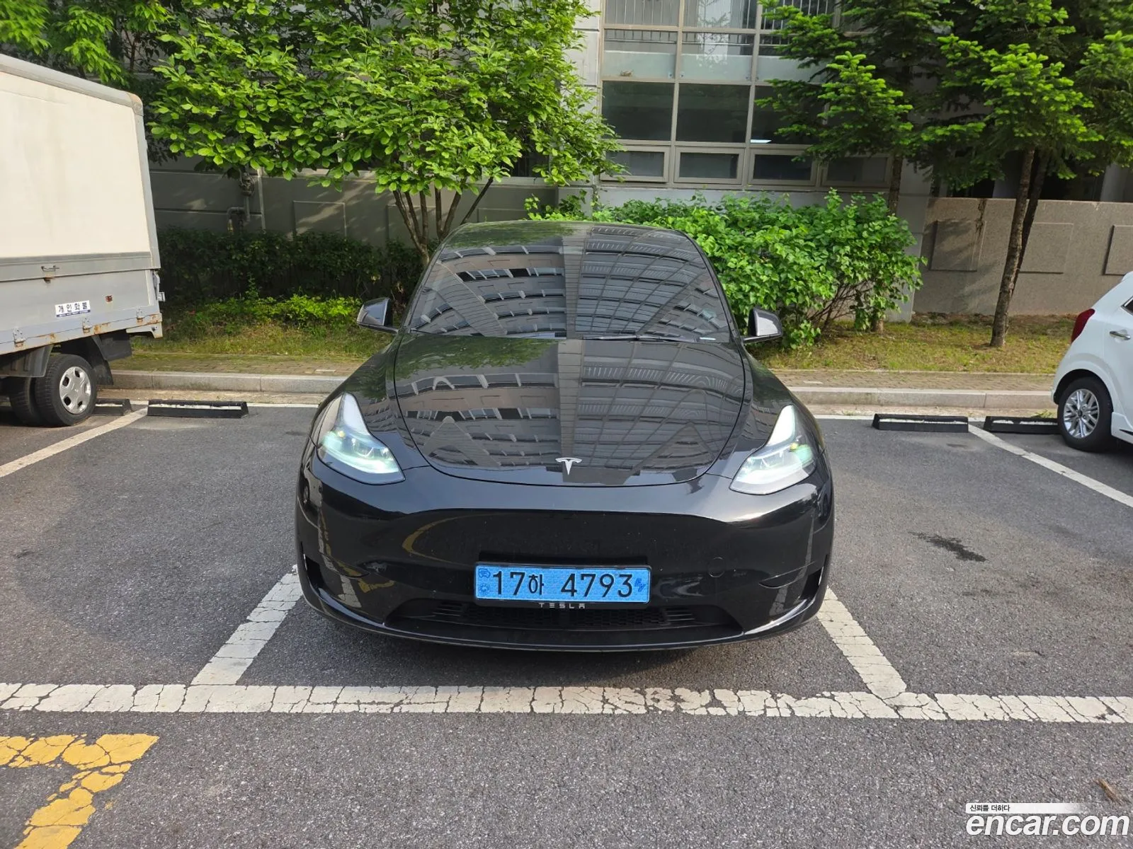 Tesla Model Y 2024 — 10