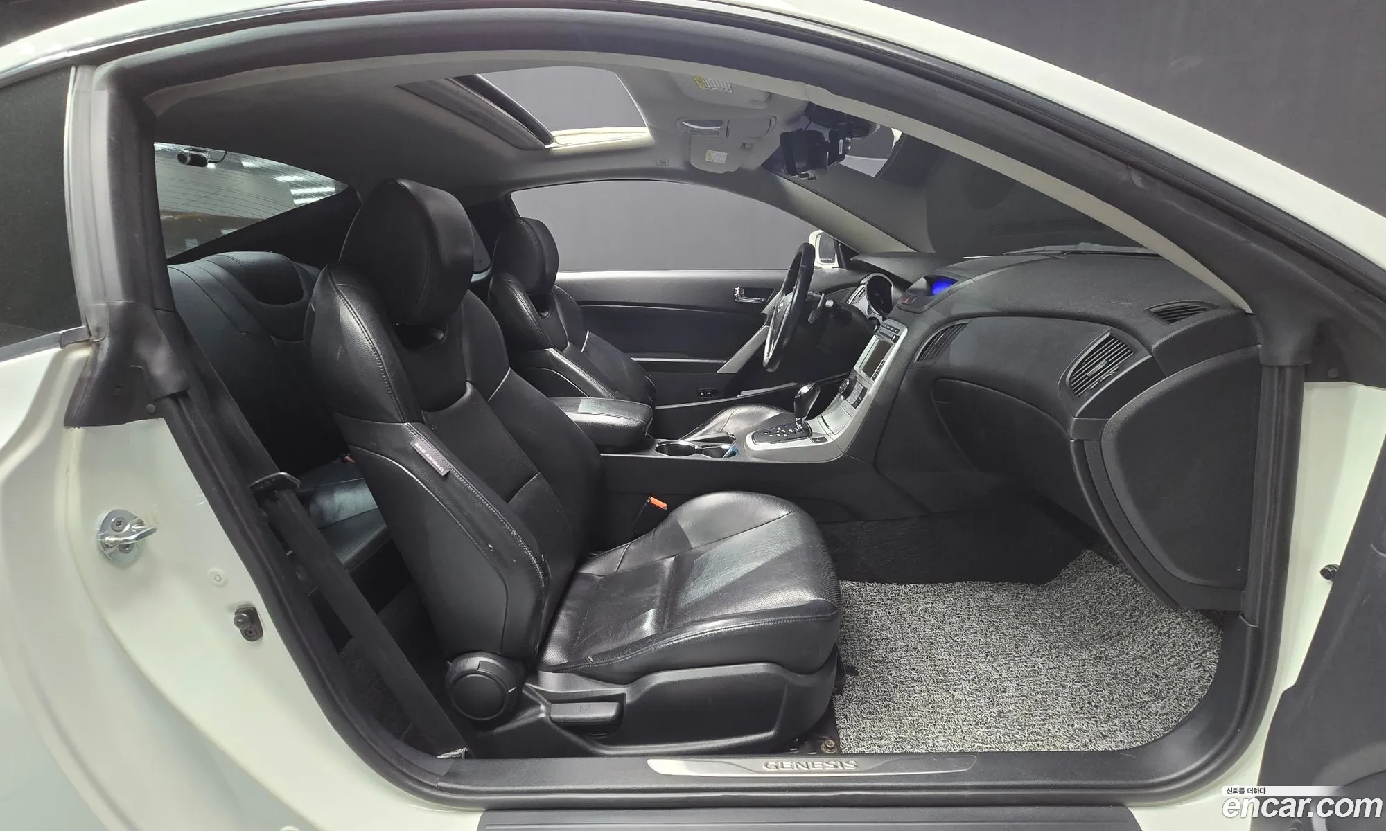 Hyundai Genesis Coupe 2010 — 11