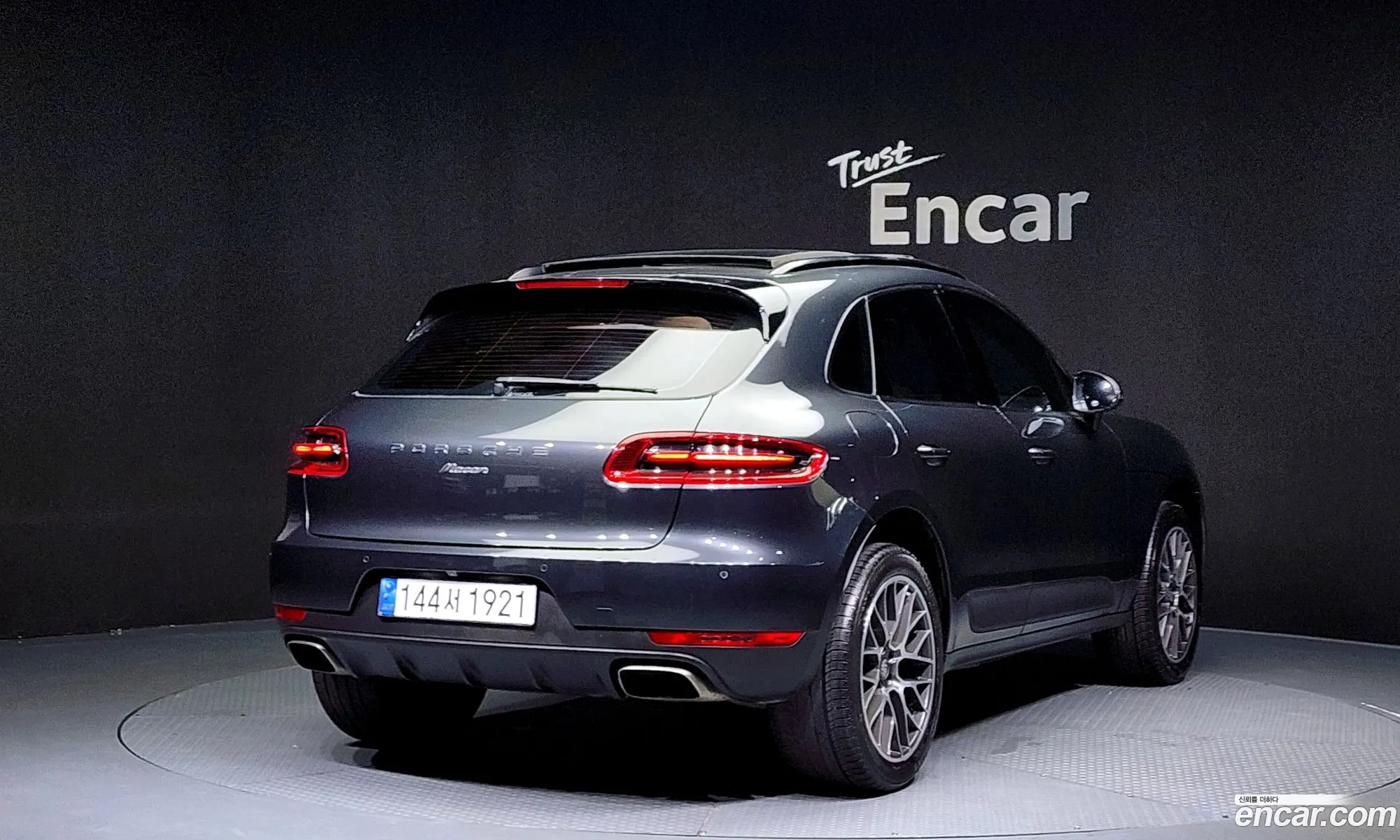 Porsche Macan 2017 WP1AA2950HLB24211 — 17