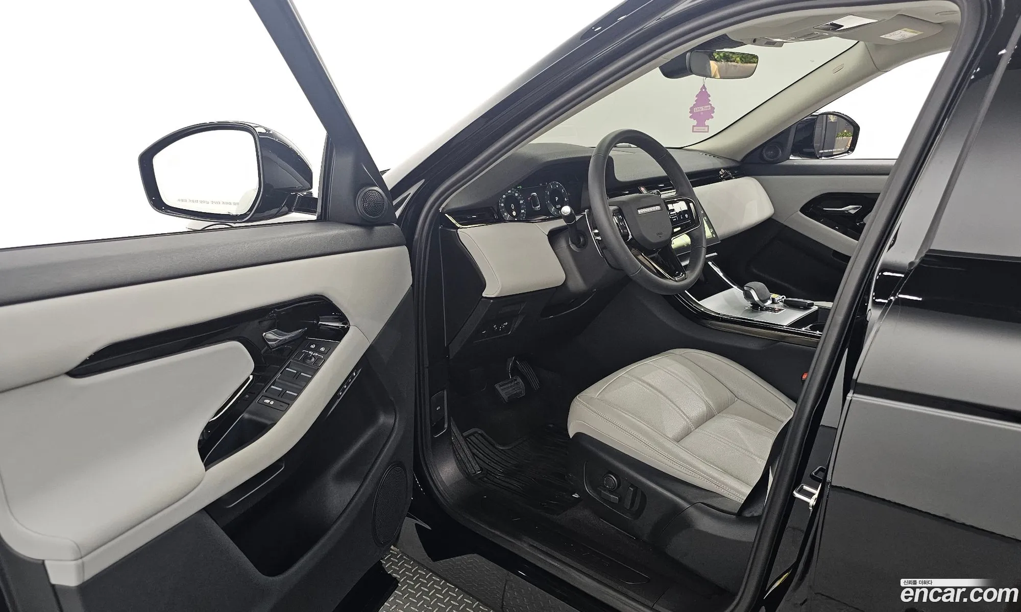 Land Rover Range Rover Evoque 2024 — 16