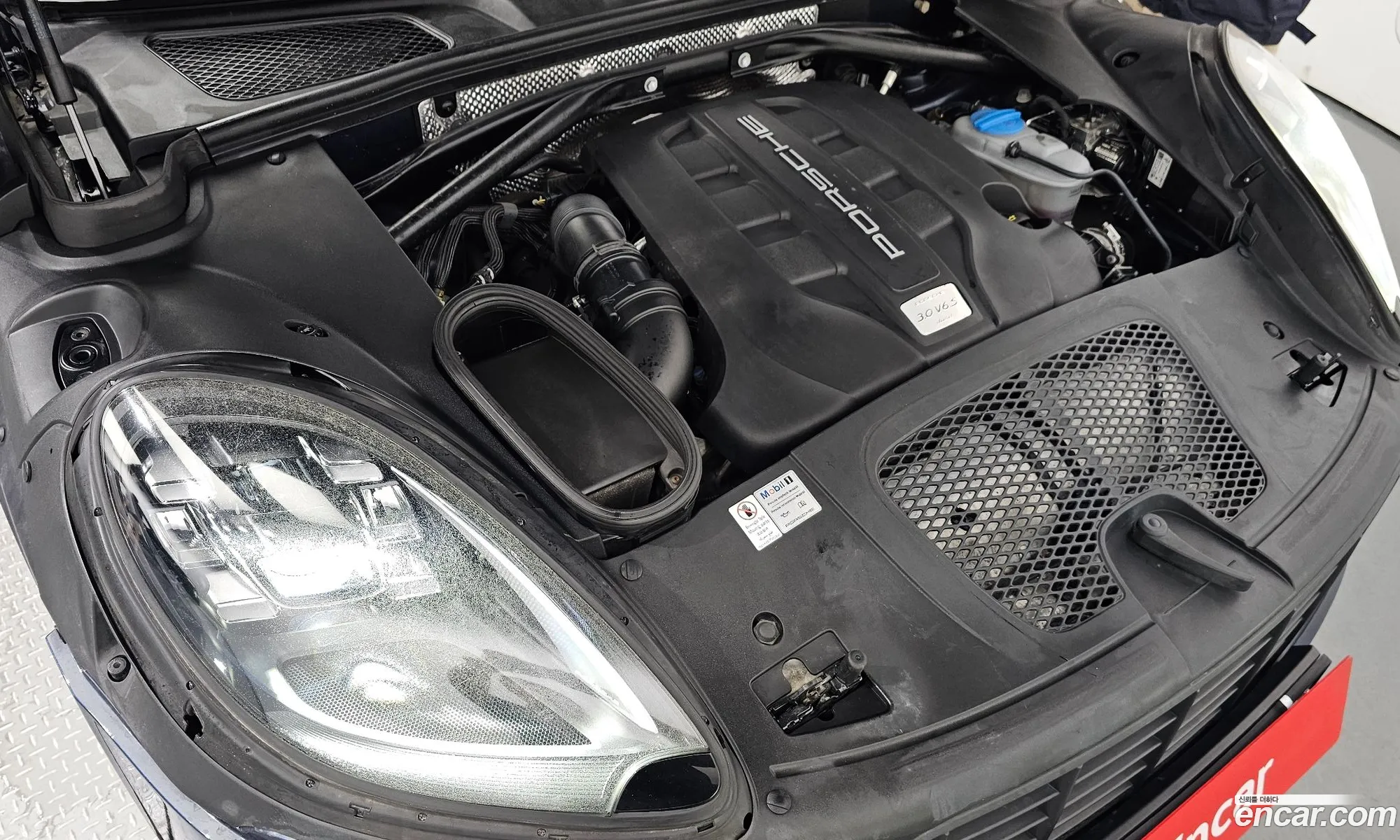 Porsche Macan 2016 WP1AD2957HLB70321 — 16