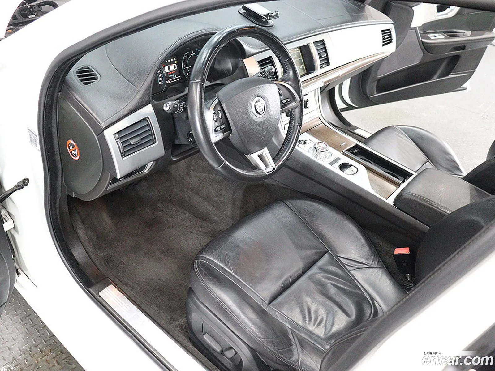 Jaguar XF 2013 — 14