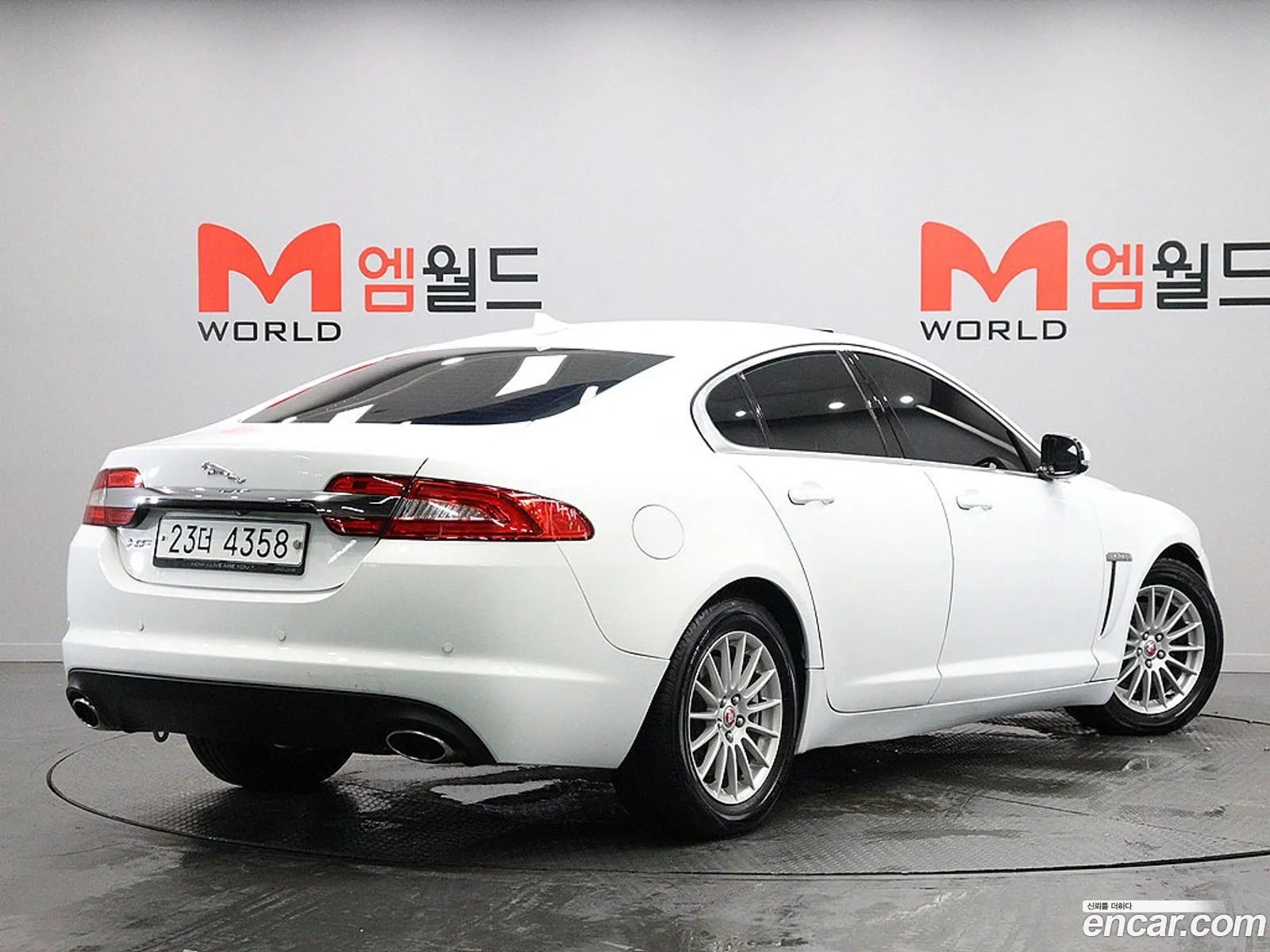 Jaguar XF 2013 — 17