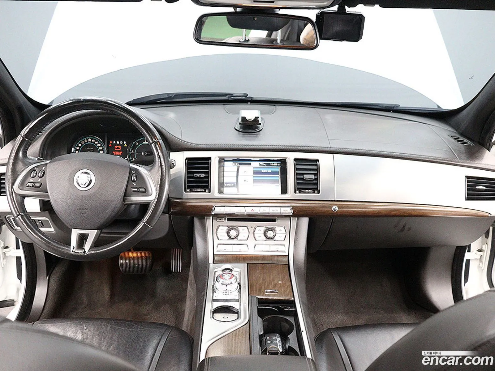 Jaguar XF 2013 — 10