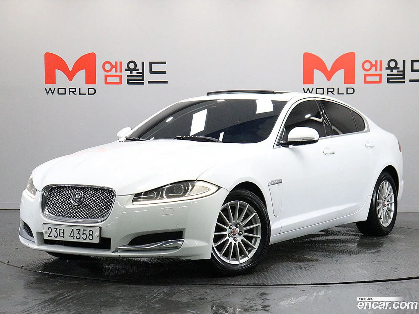 Jaguar XF 2013 — 12