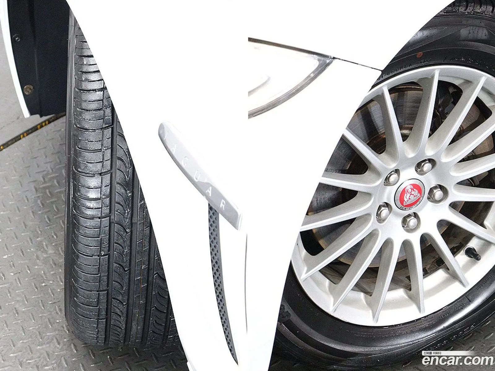 Jaguar XF 2013 — 18