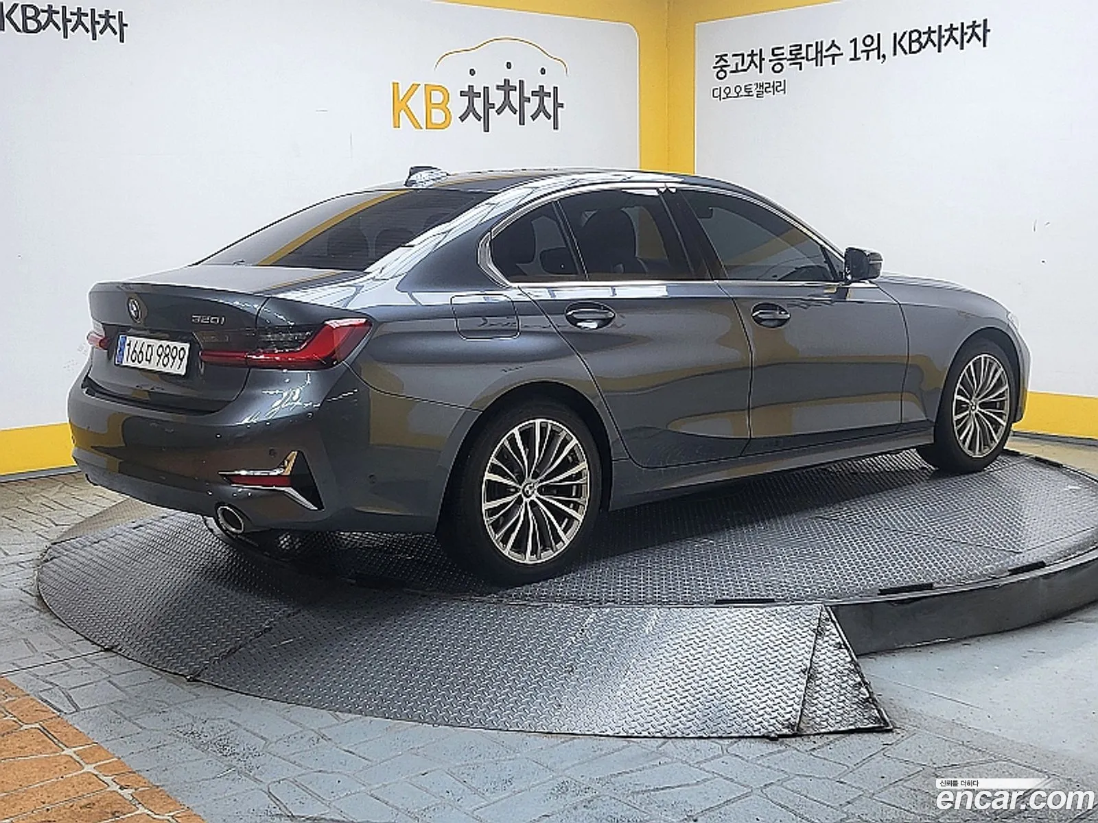 BMW 3 Series 2020 — 3