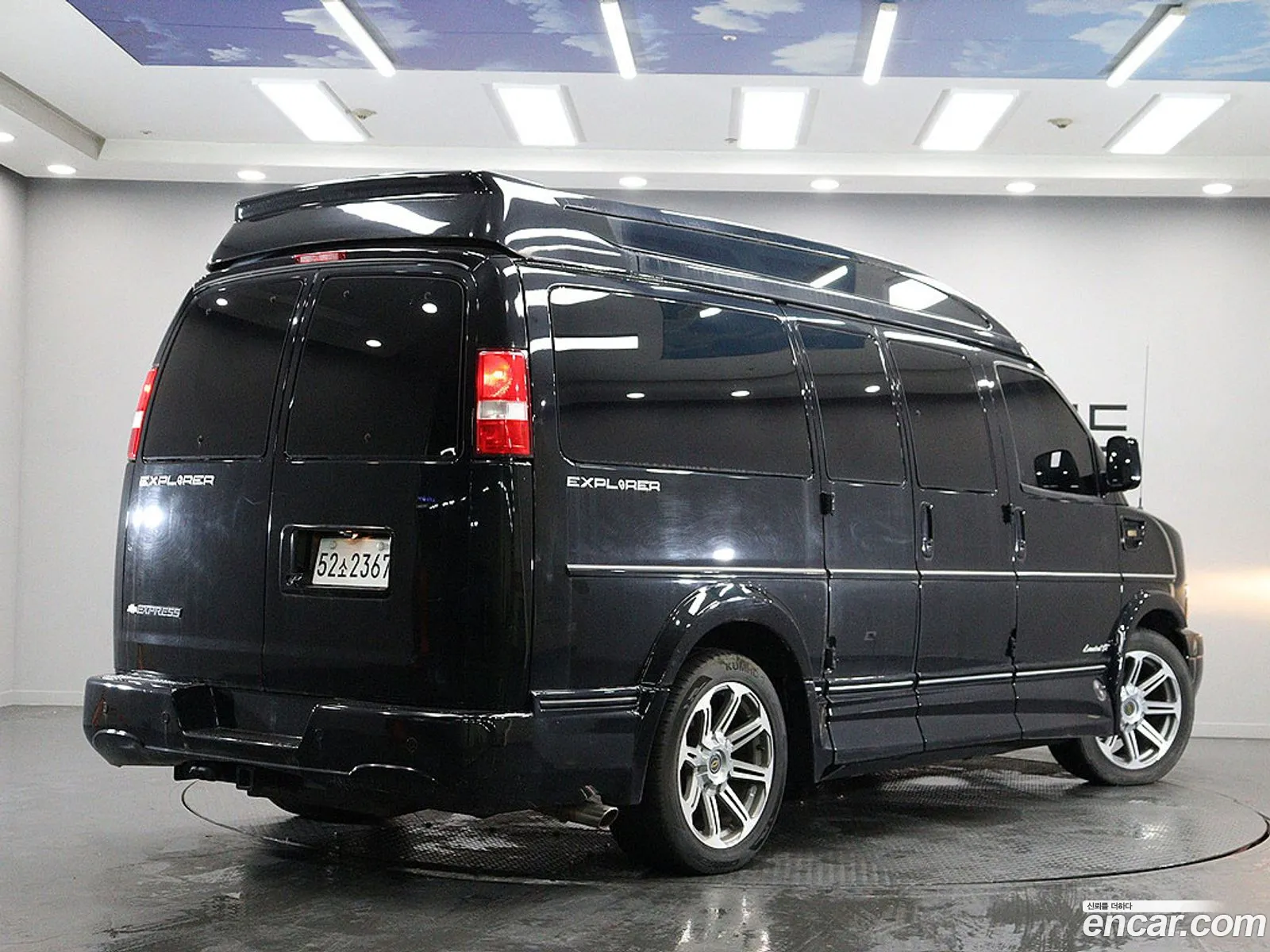 Chevrolet Express Van 2017 — 13