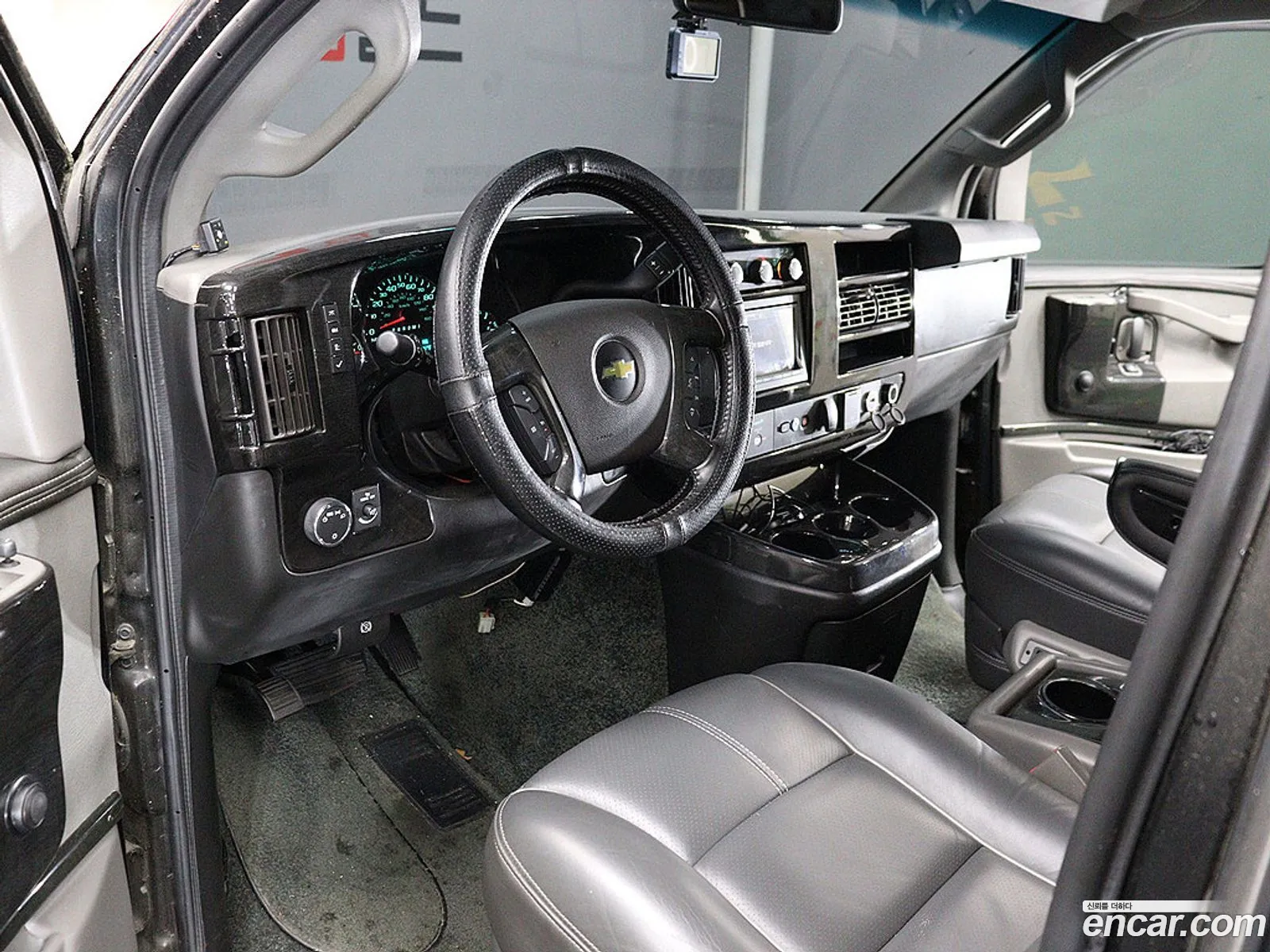 Chevrolet Express Van 2017 — 17