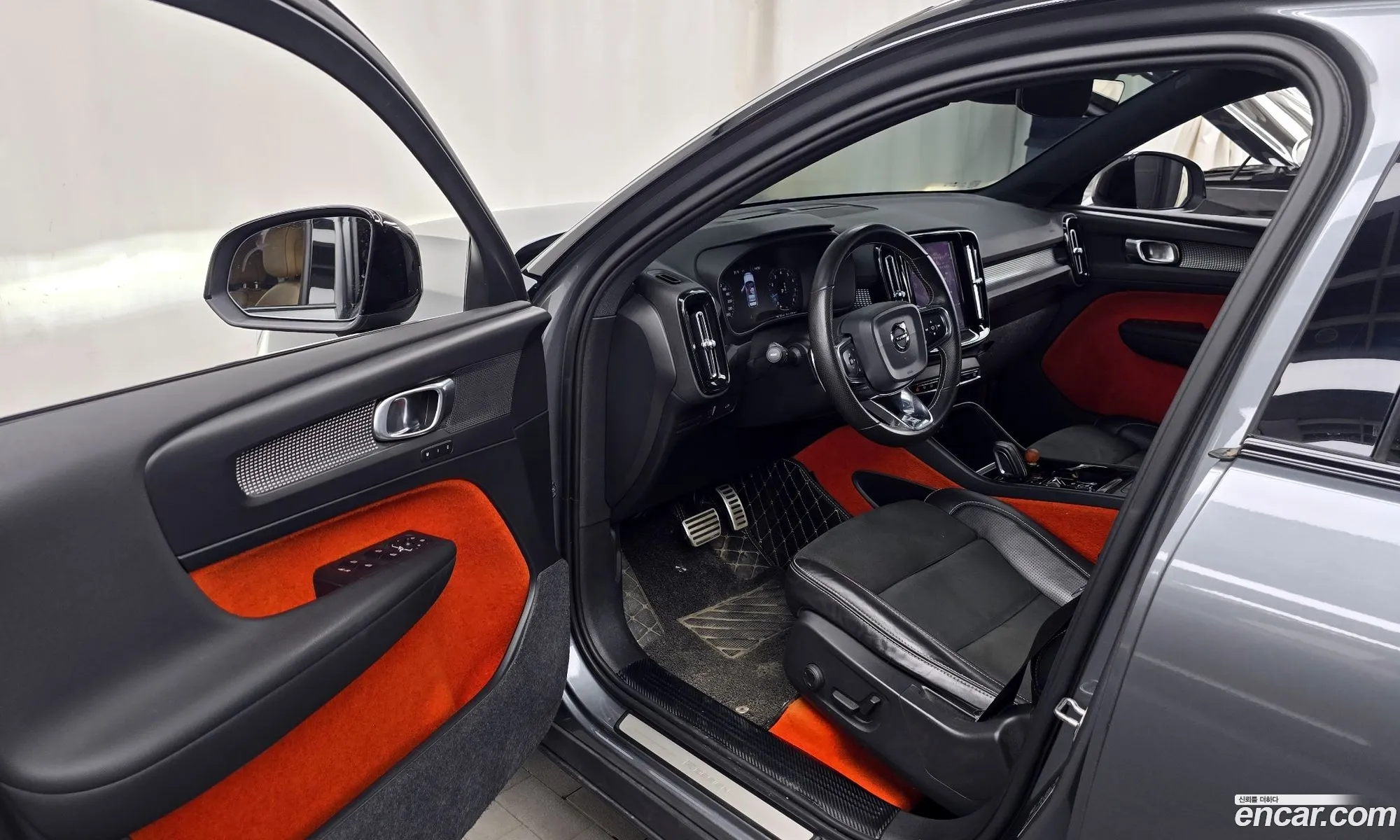 Volvo XC40 2019 YV1XZACACK2149553 — 10