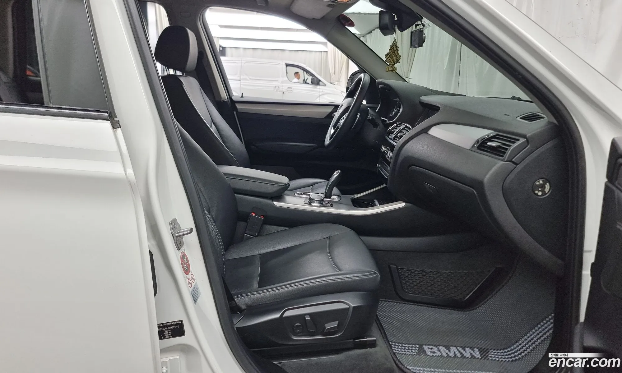 BMW X3 2017 WBAWZ5109H0M32610 — 10