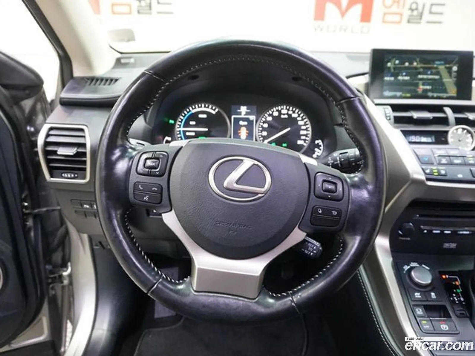 Lexus NX300h 2017 — 20