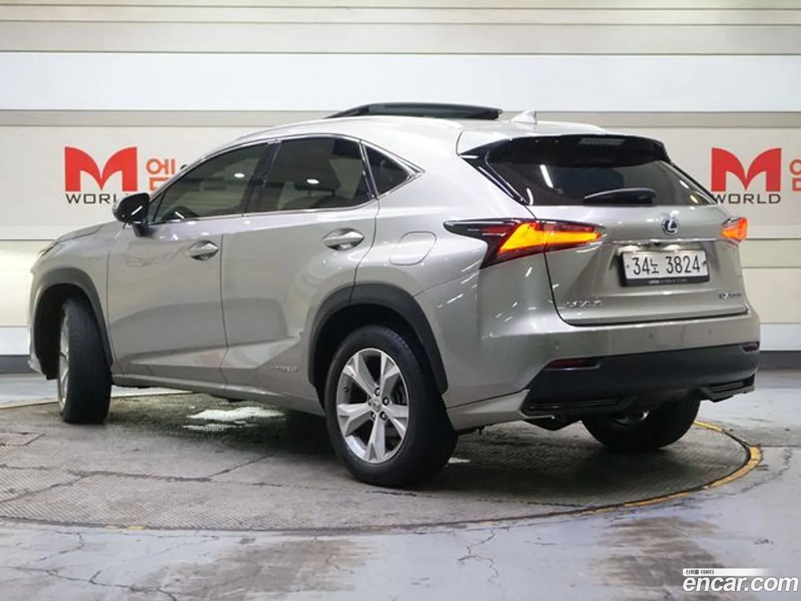 Lexus NX300h 2017 — 2