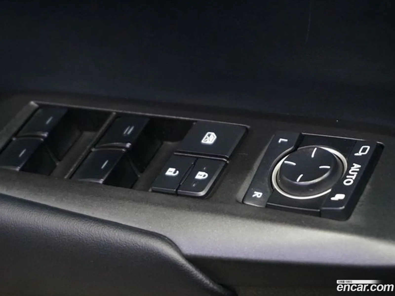 Lexus NX300h 2017 — 12