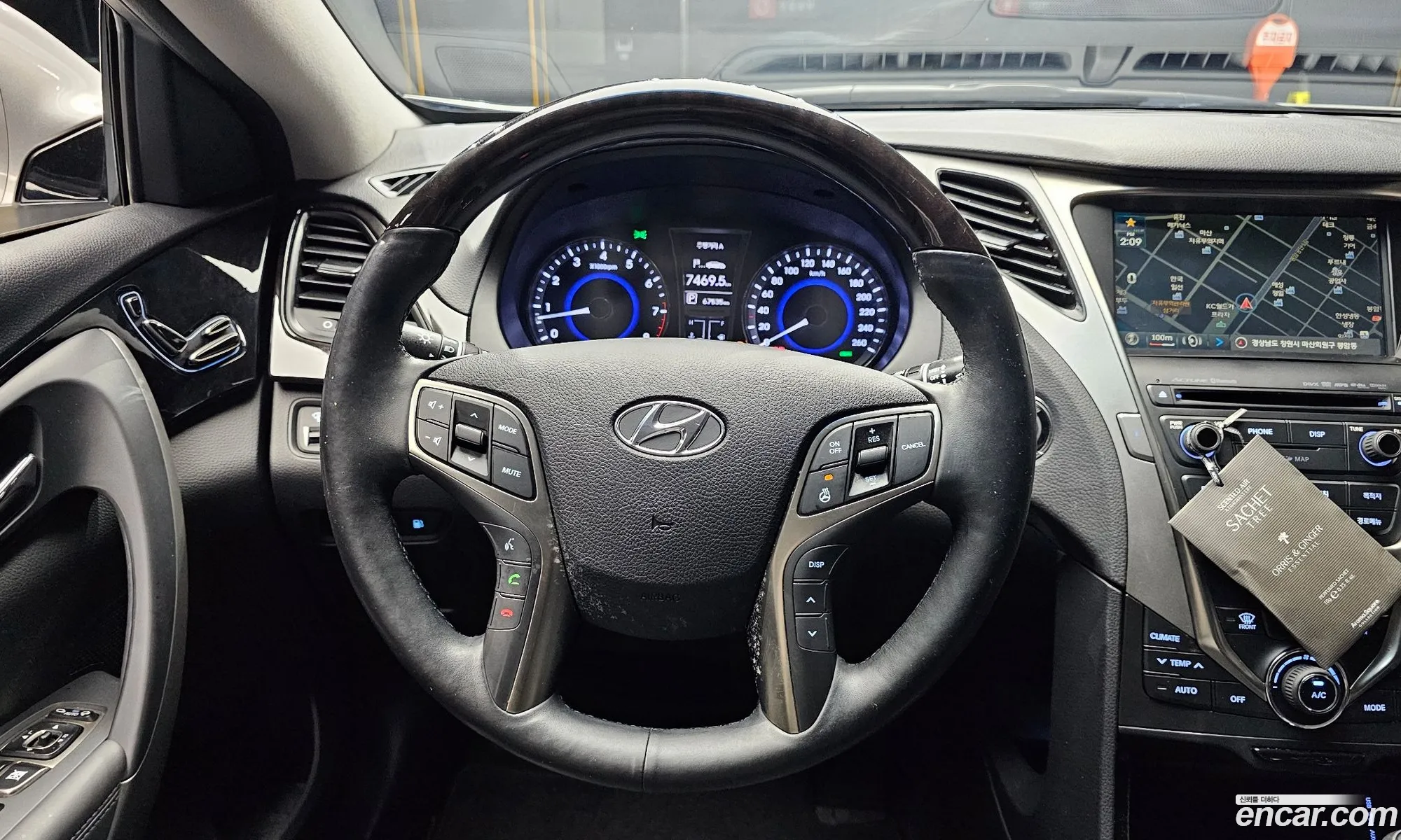 Hyundai Grandeur HG 2013 — 17