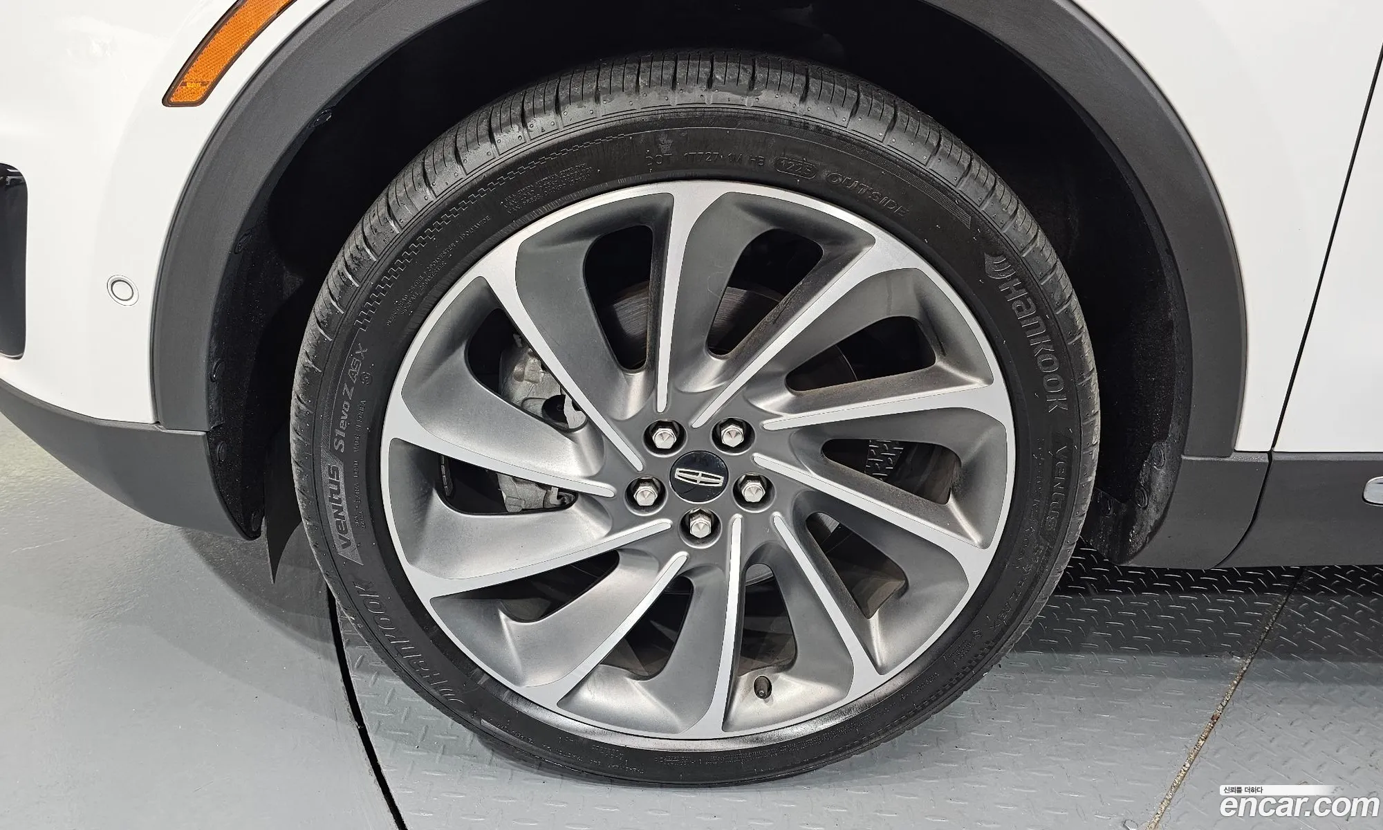 Lincoln Nautilus 2020 — 13