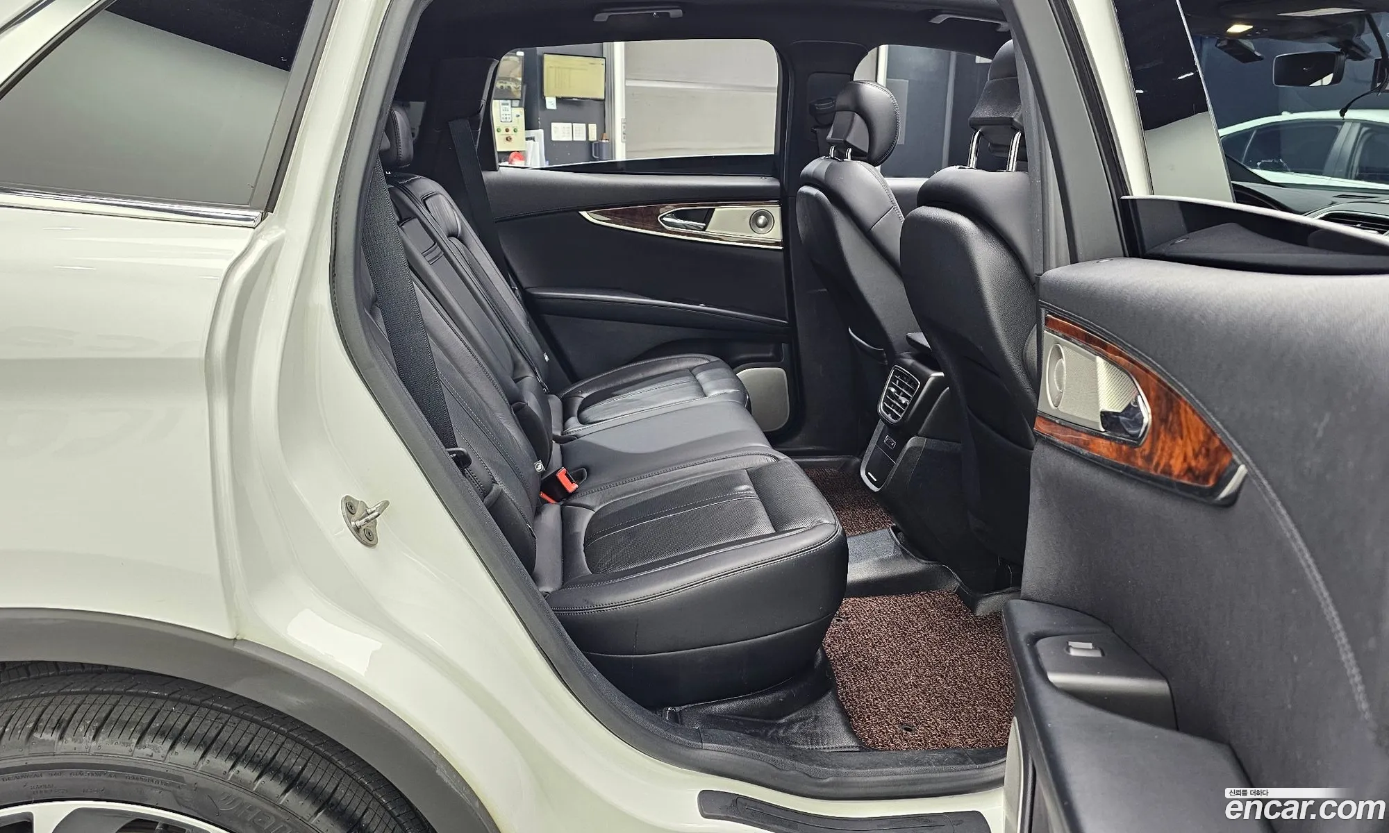 Lincoln Nautilus 2020 — 16