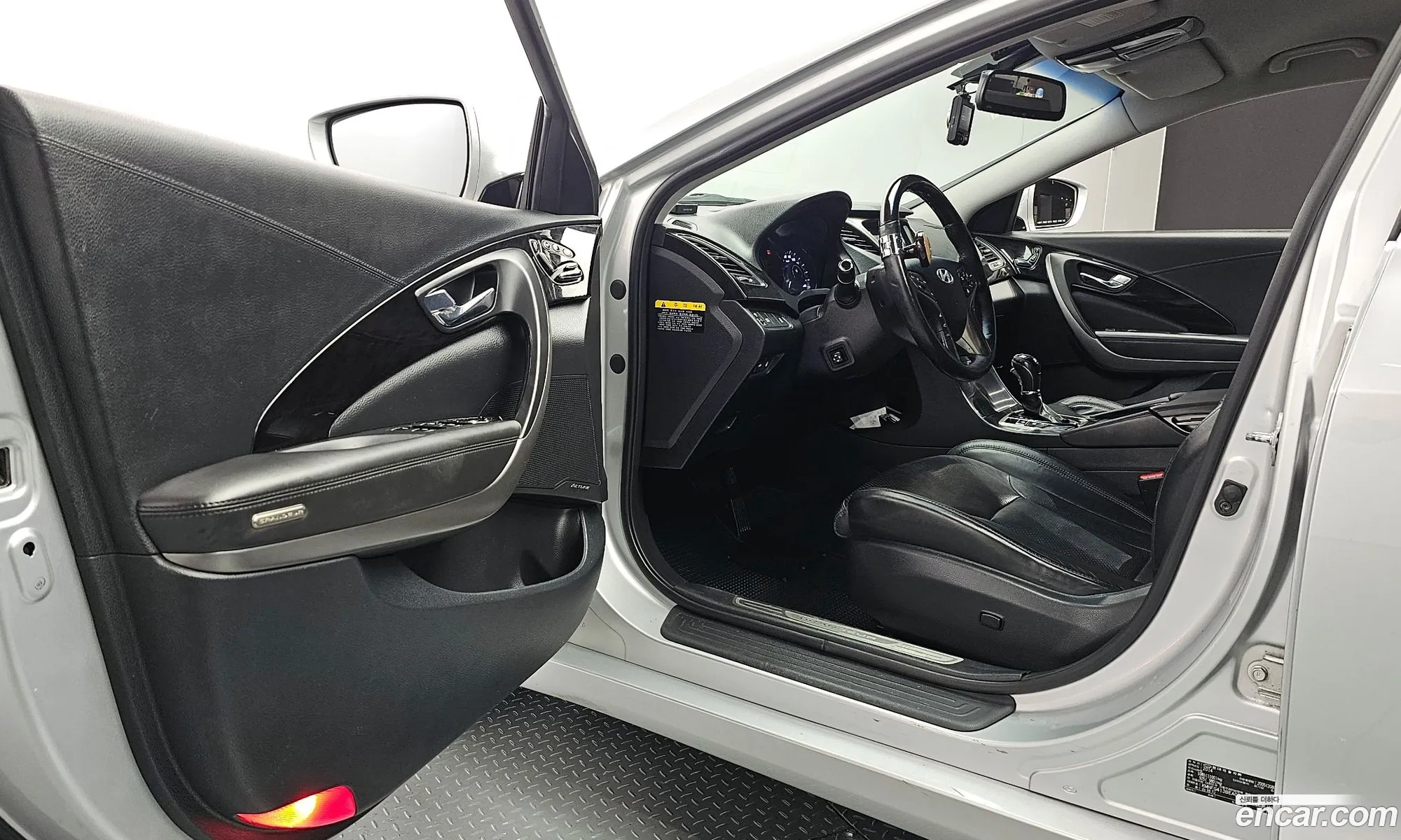 Hyundai Grandeur HG Hybrid 2014 — 19