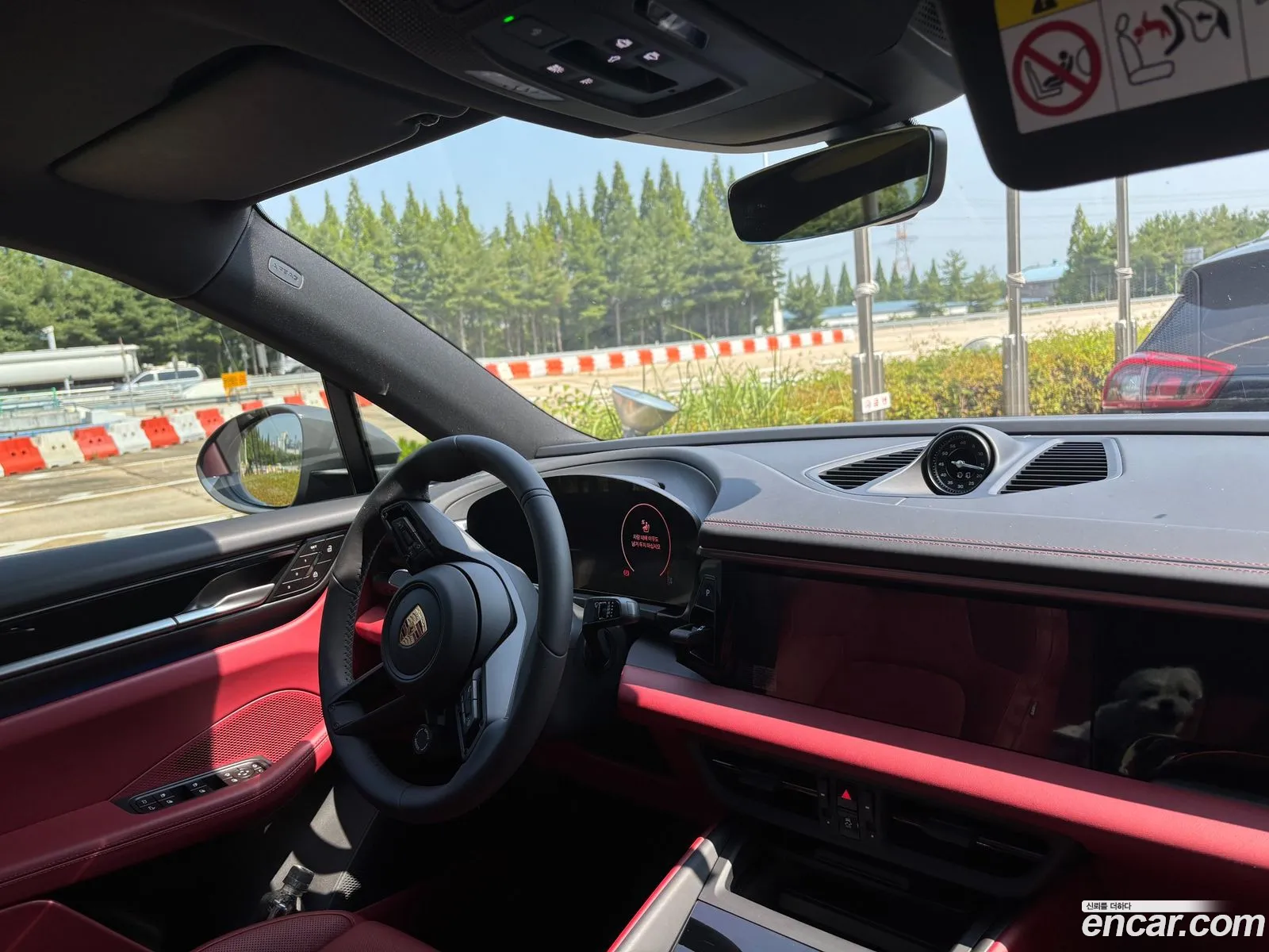 Porsche Macan EV 2025 — 3