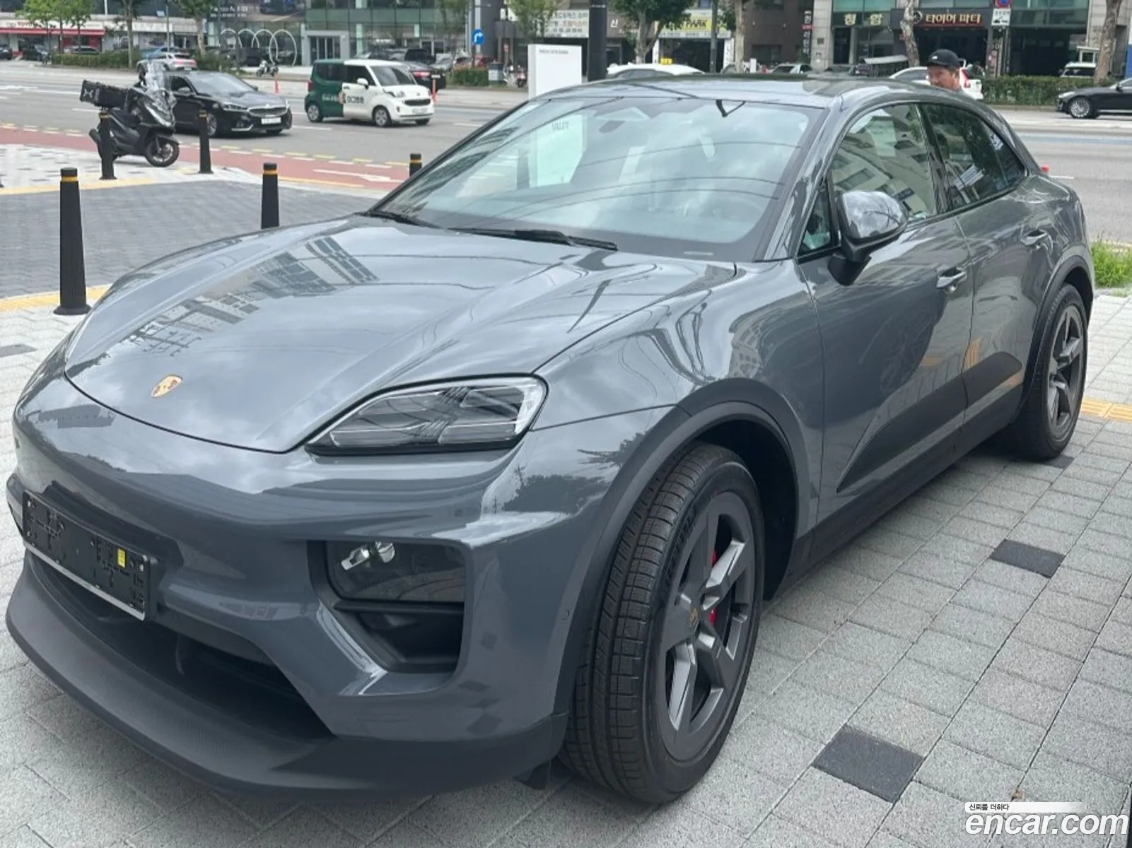 Porsche Macan EV 2025 — 9