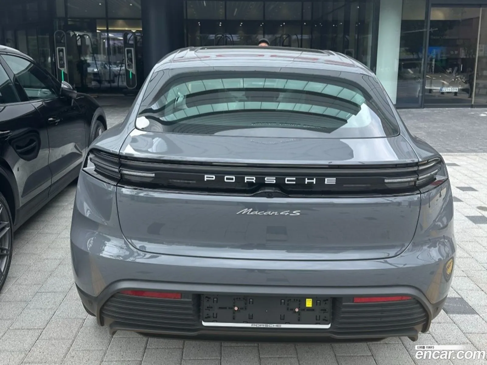 Porsche Macan EV 2025 — 4