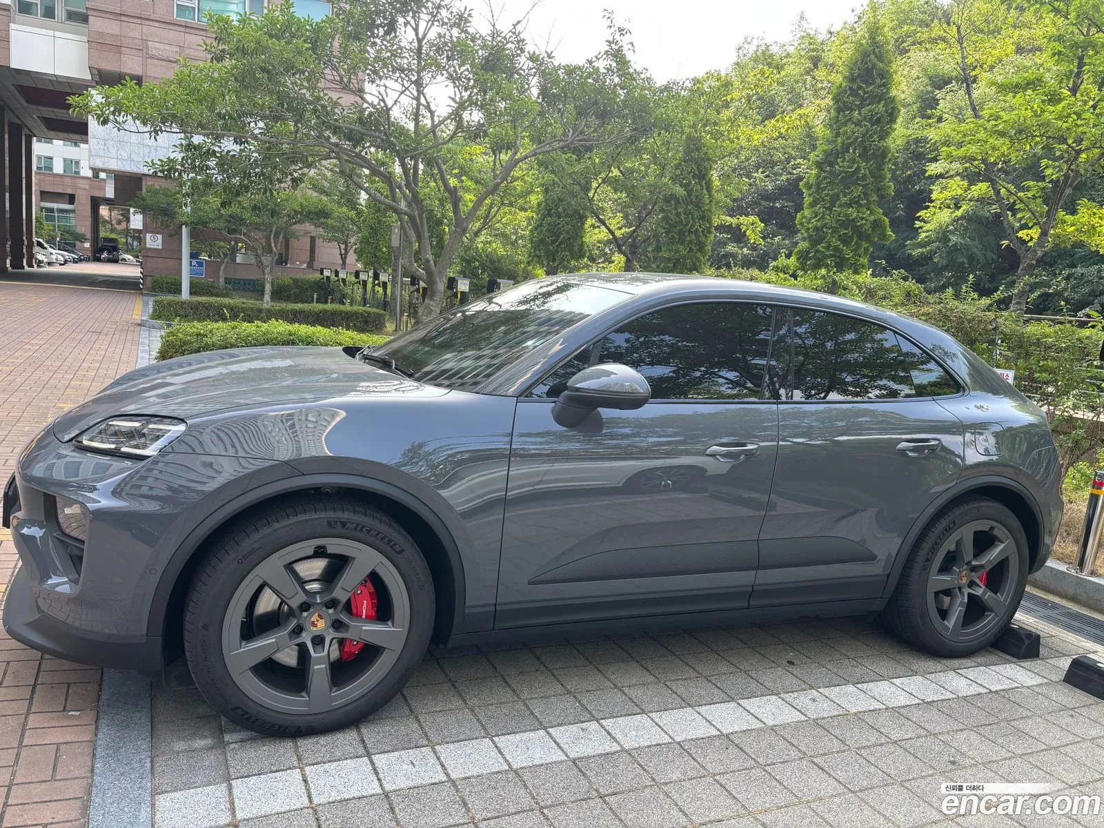 Porsche Macan EV 2025 — 2