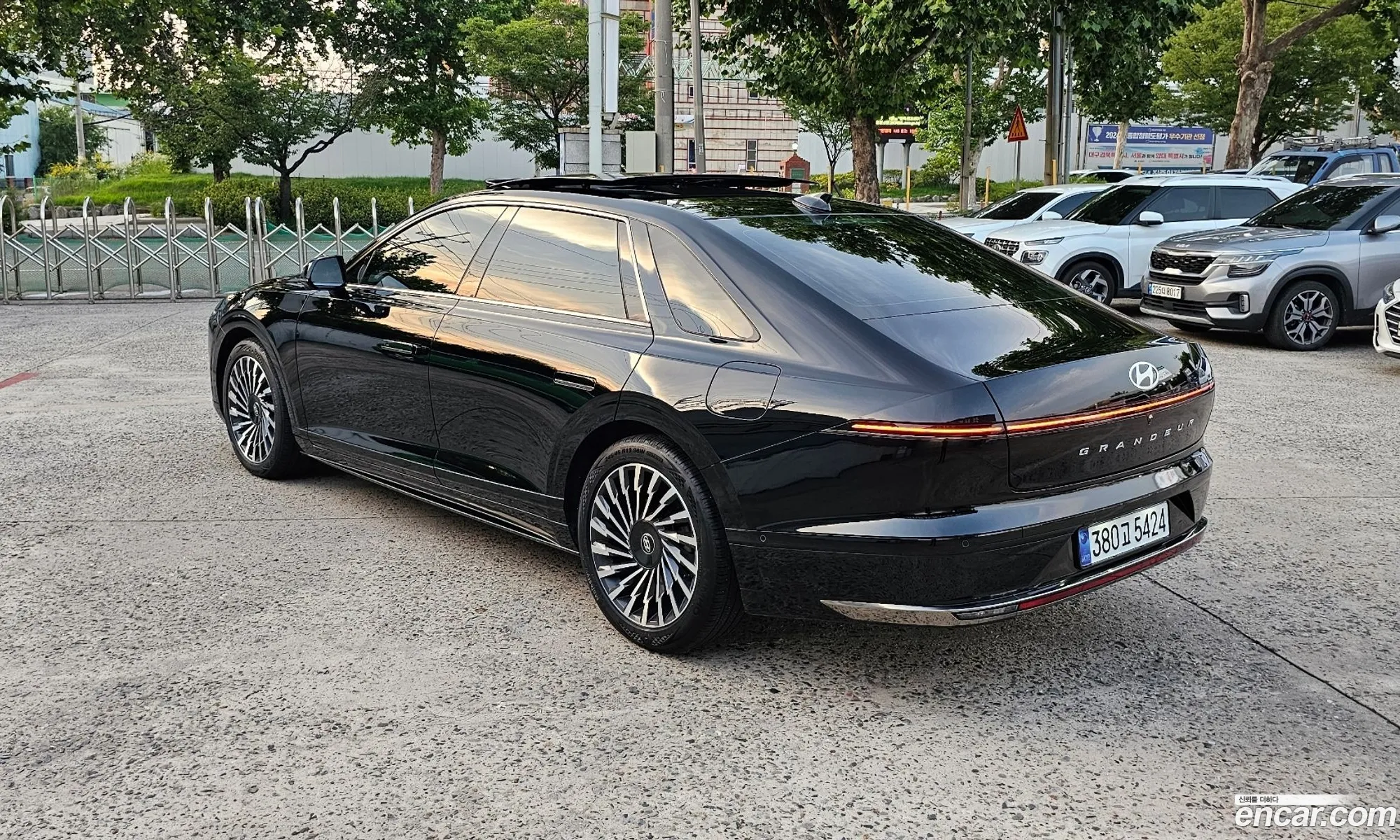 Hyundai Grandeur Hybrid 2023 — 19