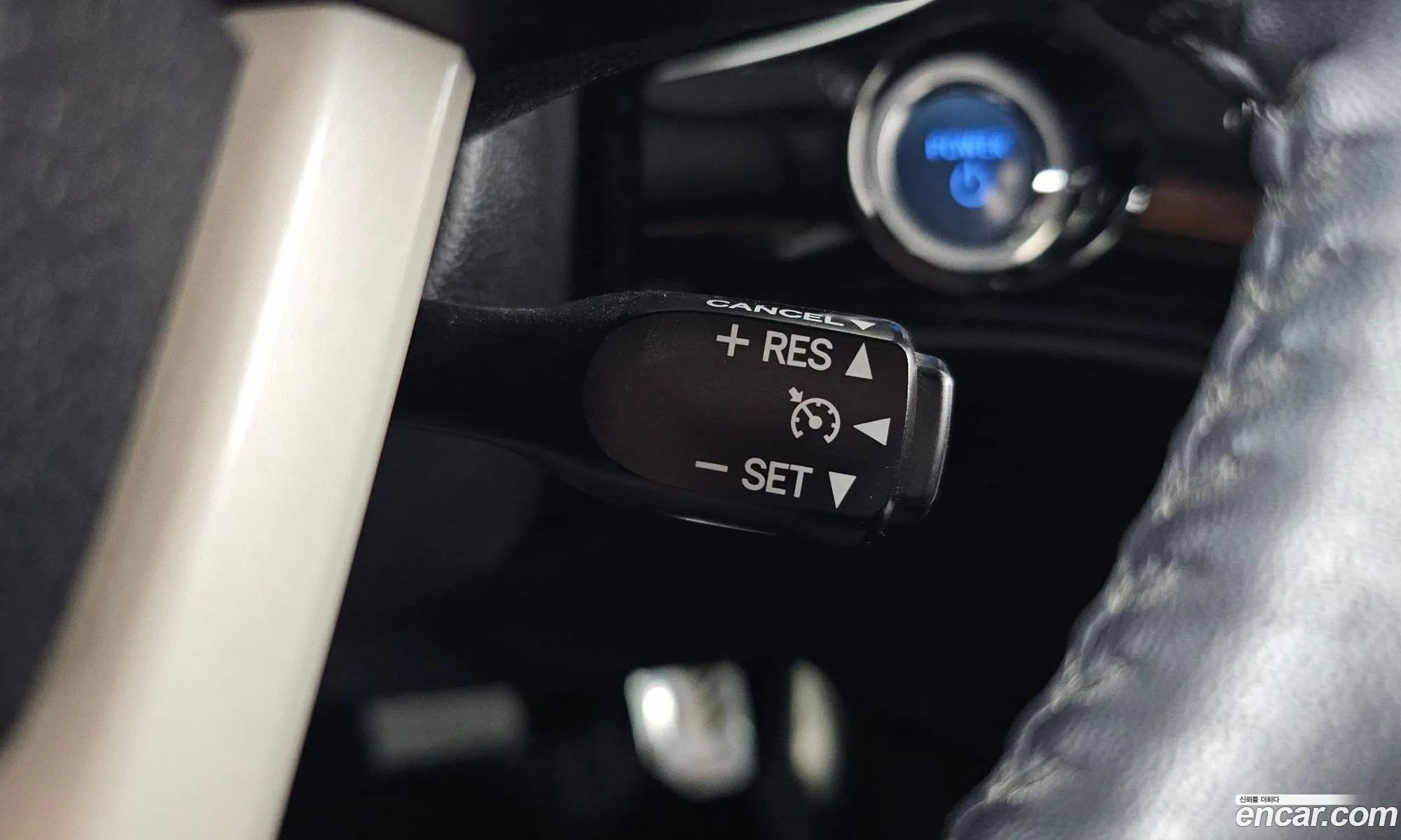 Toyota Prius Prime 2017 JTDKARFP7H3015250 — 9