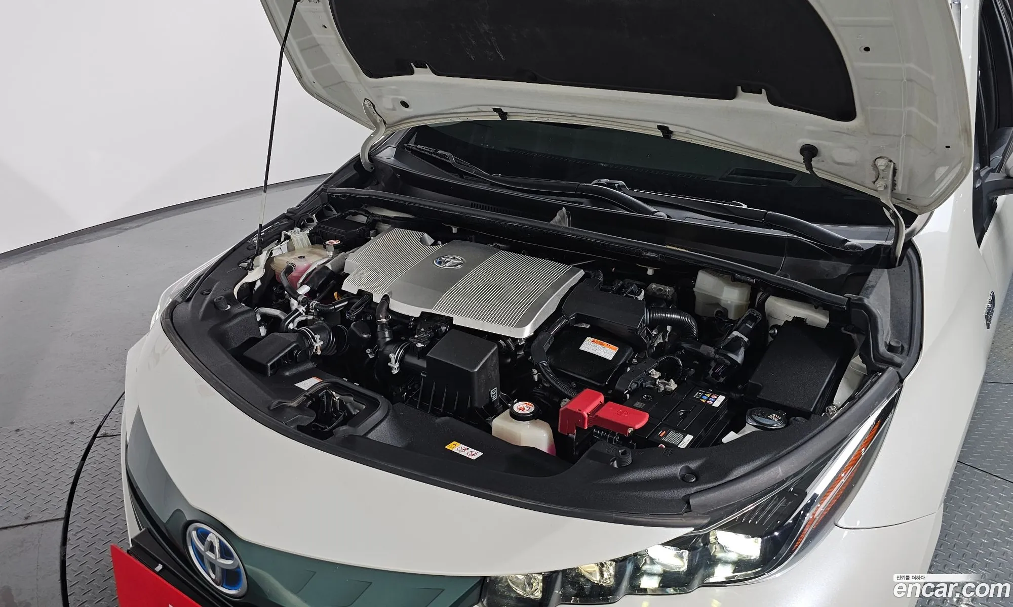 Toyota Prius Prime 2017 JTDKARFP7H3015250 — 19