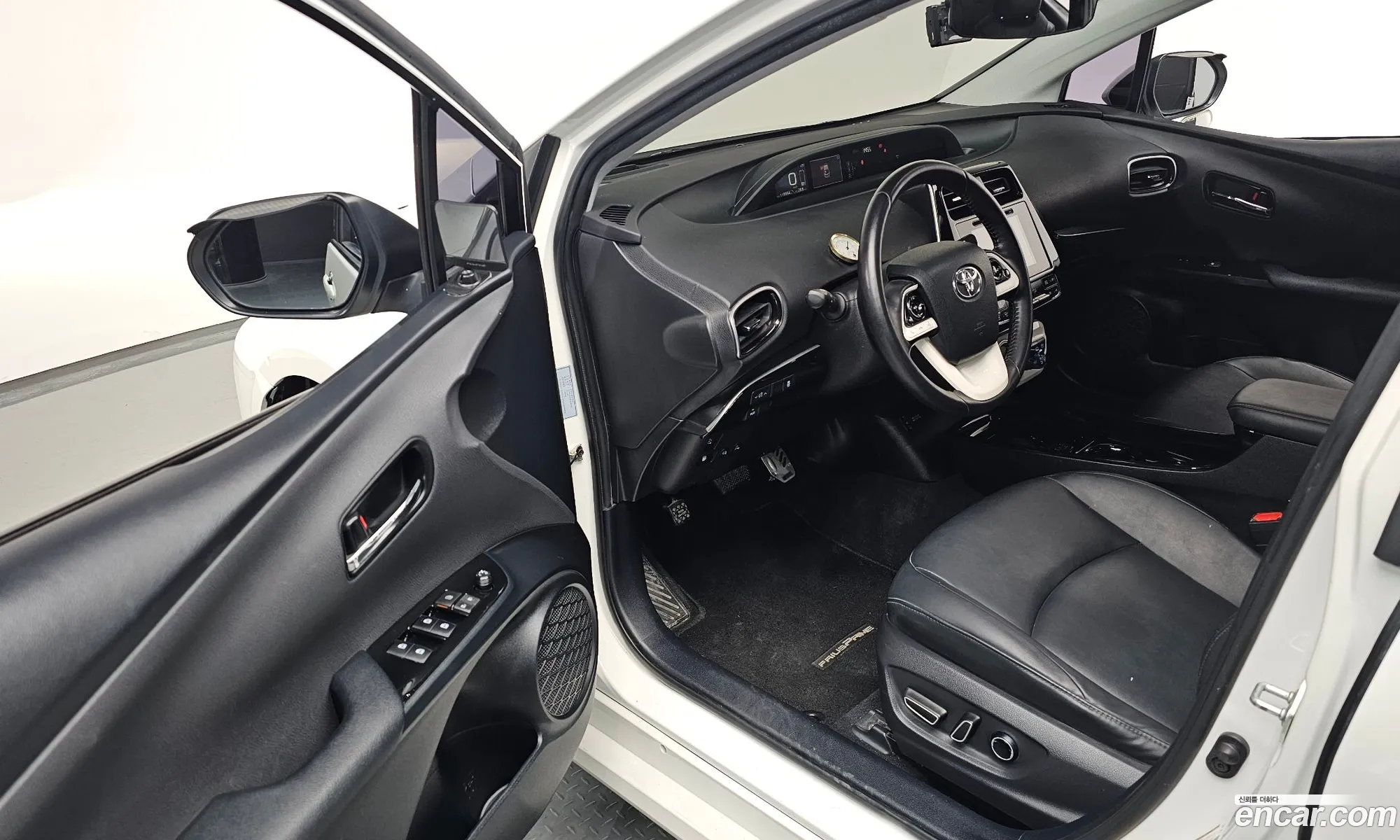 Toyota Prius Prime 2017 JTDKARFP7H3015250 — 10