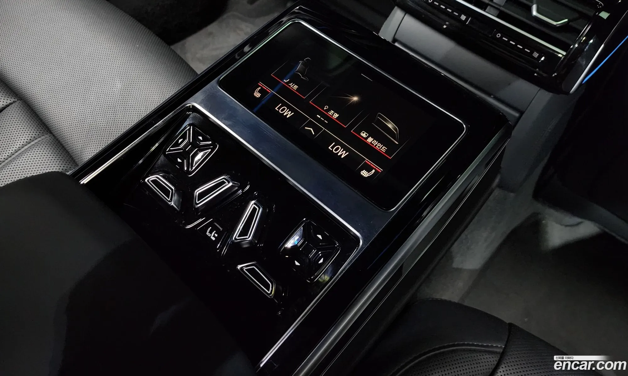 Audi A8 2023 — 11