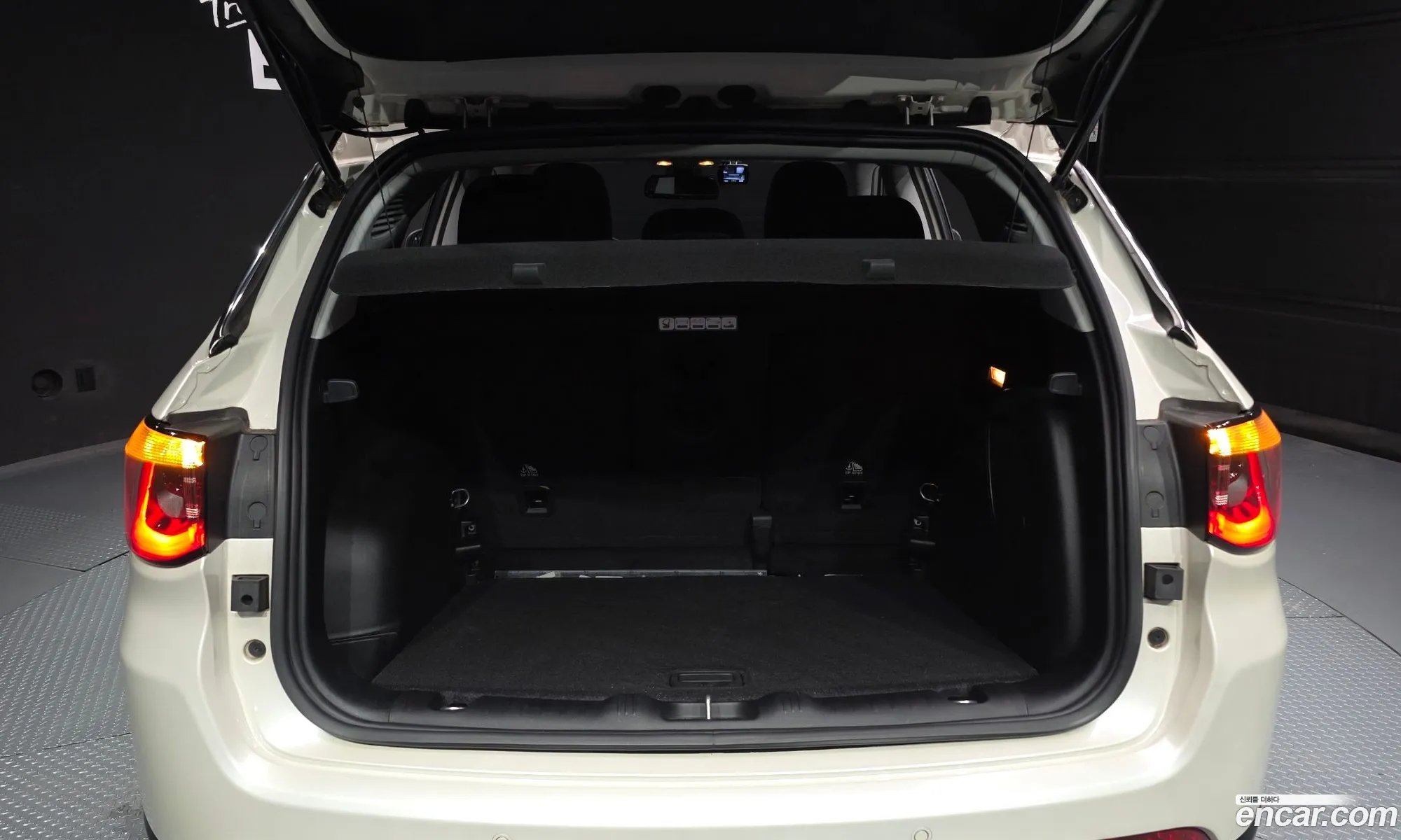 Jeep Compass 2019 3C4NJDCB0KT826179 — 18