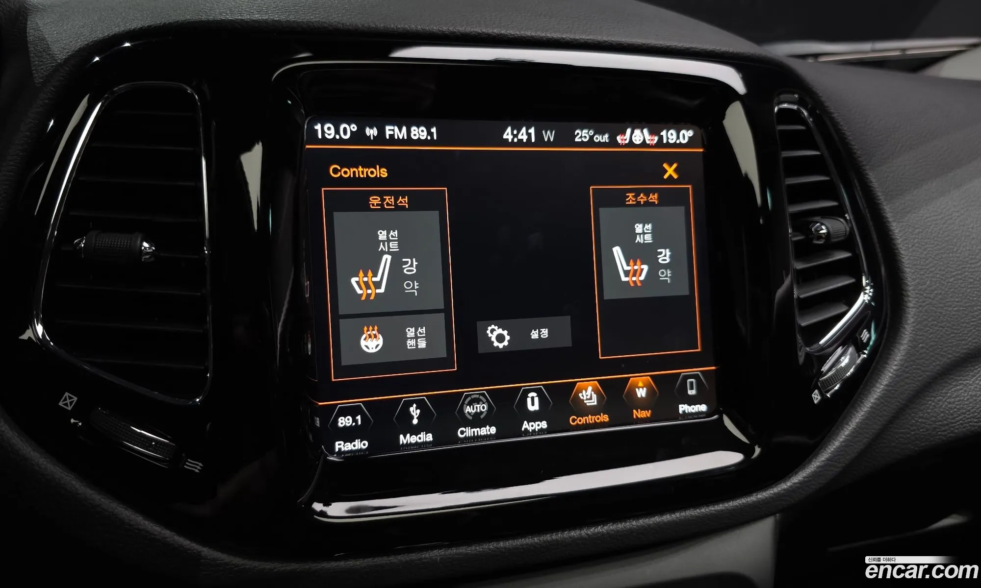 Jeep Compass 2019 3C4NJDCB0KT826179 — 10