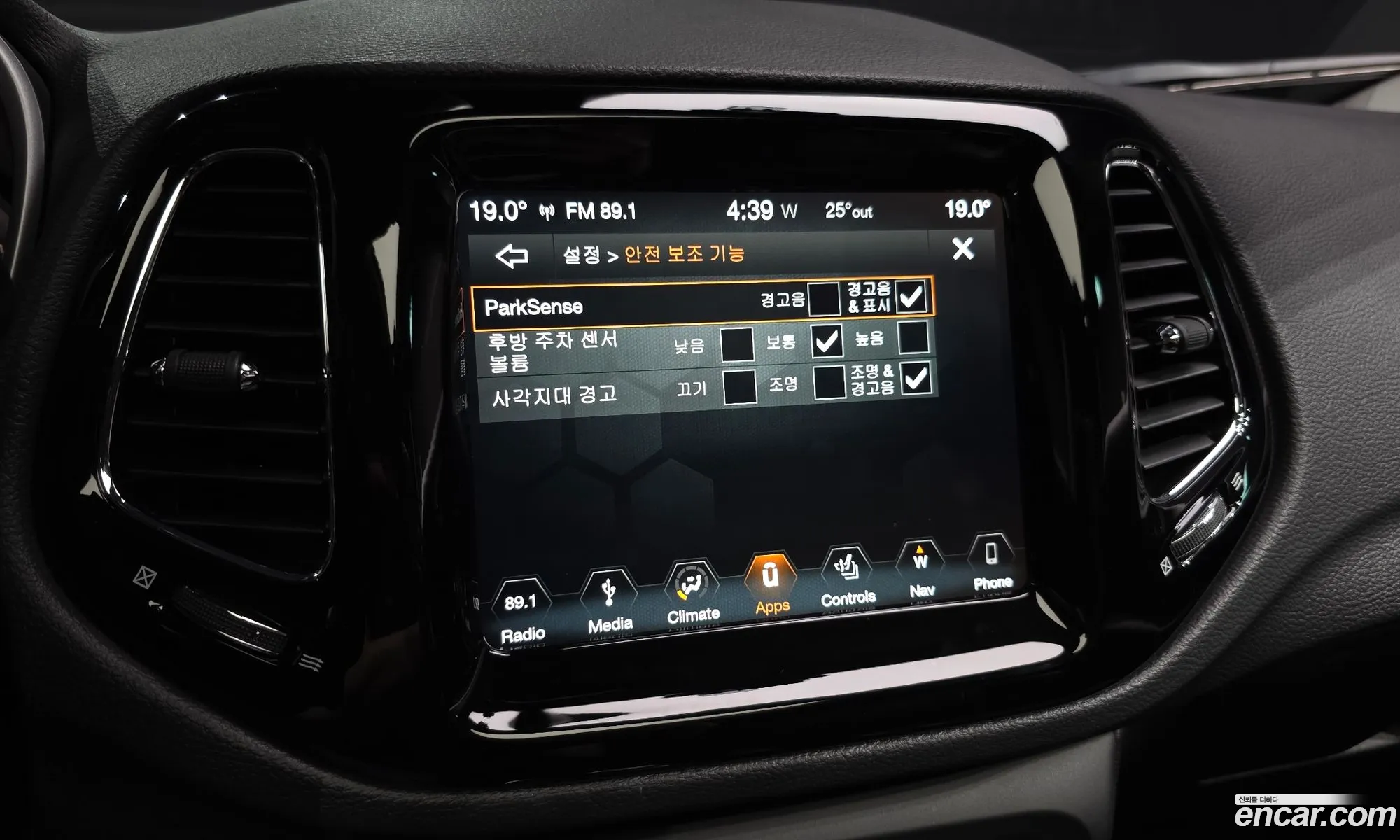 Jeep Compass 2019 3C4NJDCB0KT826179 — 4