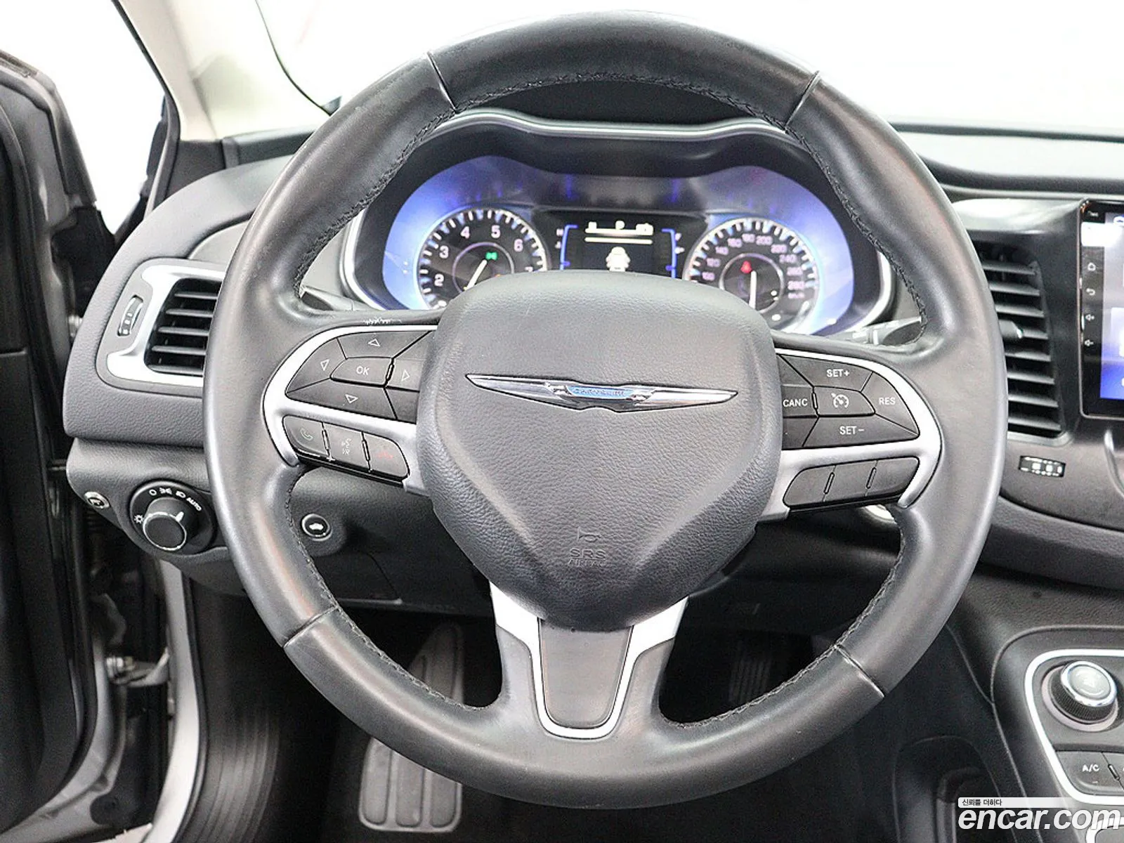 Chrysler 200 2015 — 18