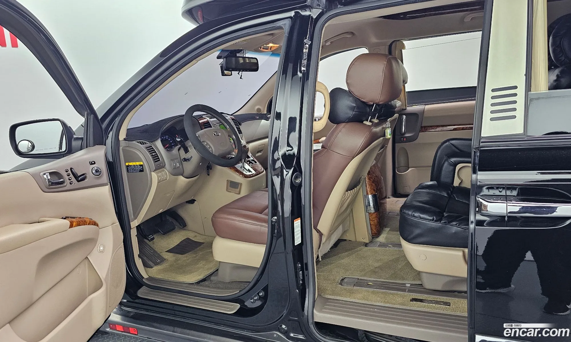 Kia Carnival R 2013 — 16