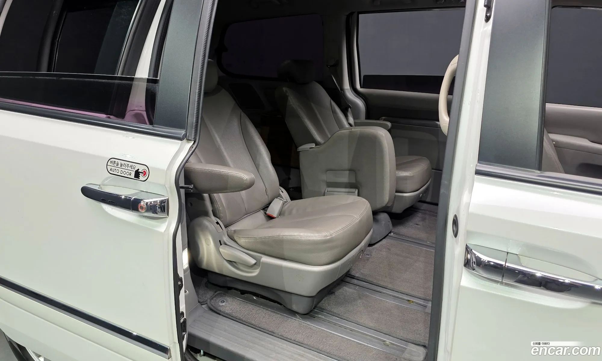 Kia Carnival R 2013 — 20