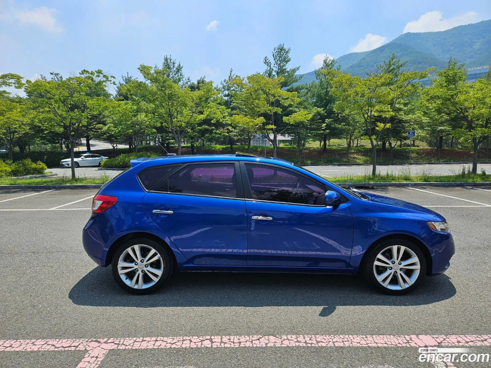 Kia Forte Hatchback 2011 — 2